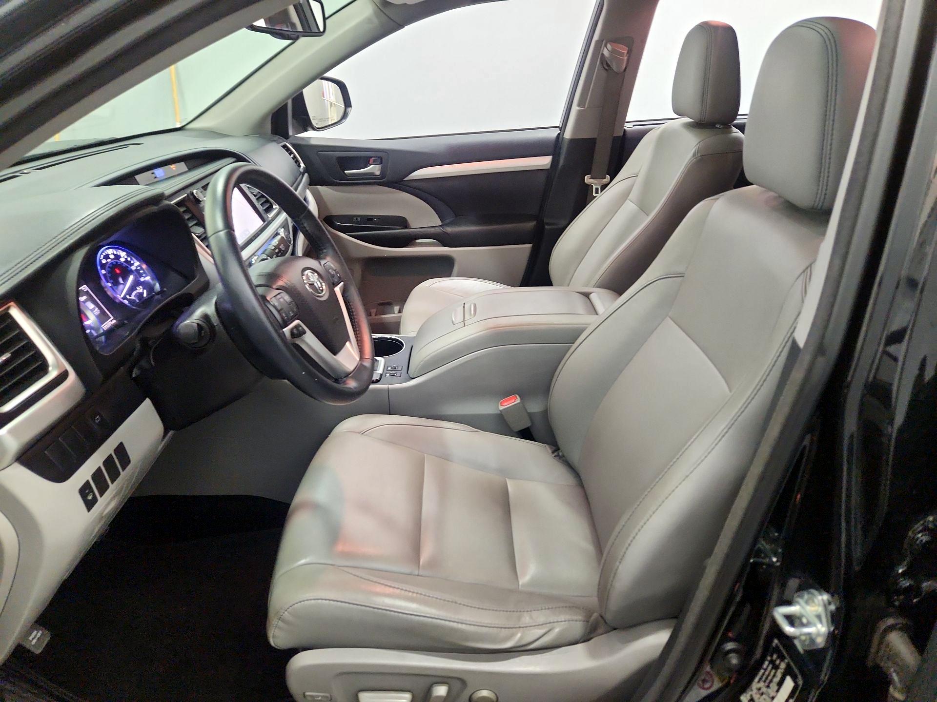 Thumbnail: 2016 Toyota Highlander - 11