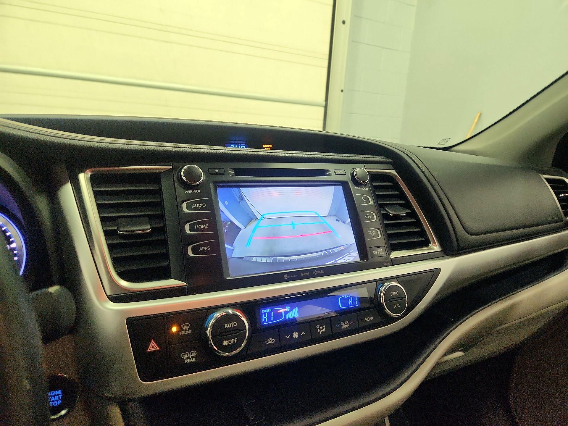 Thumbnail: 2016 Toyota Highlander - 15