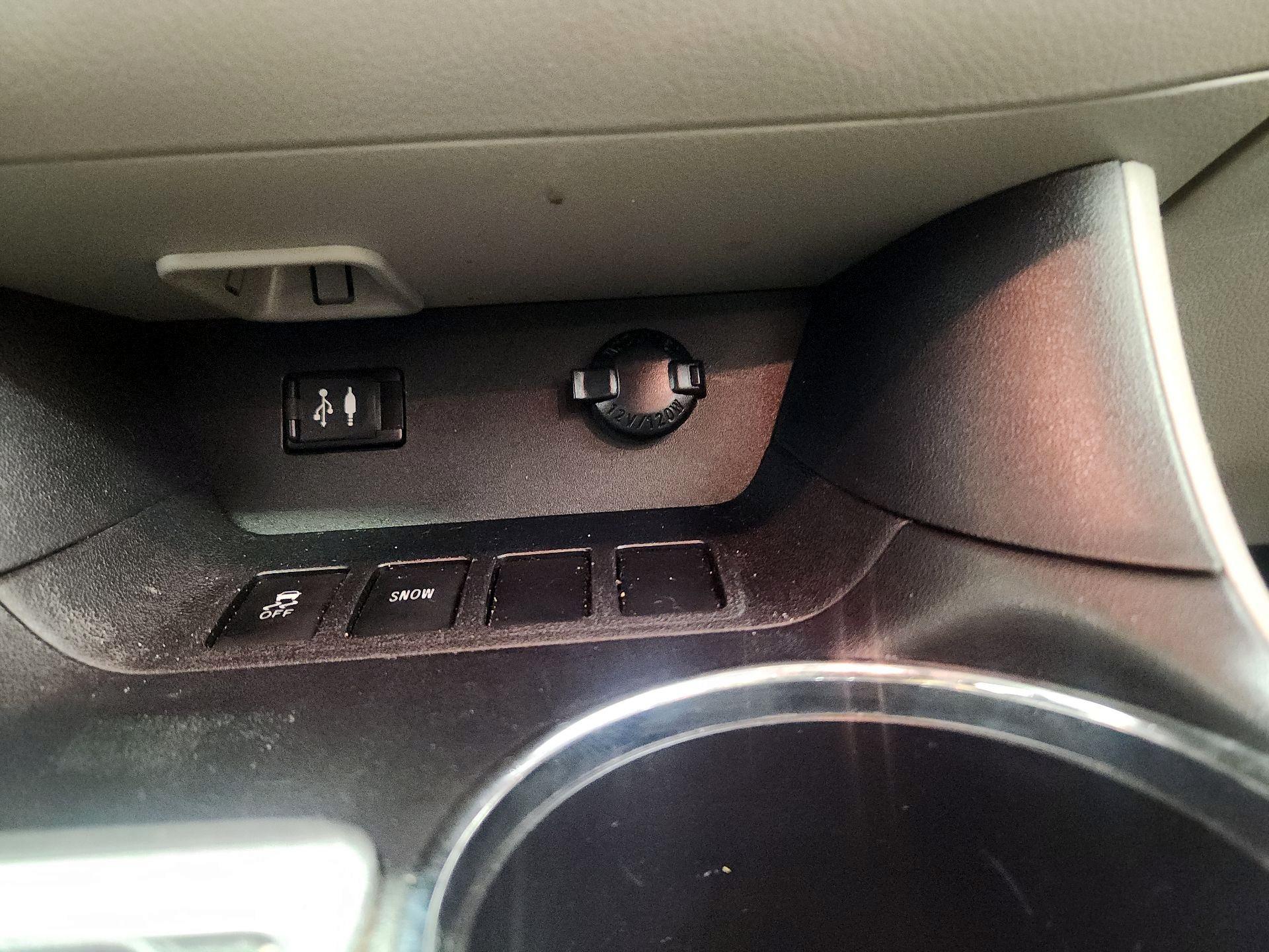 Thumbnail: 2016 Toyota Highlander - 19