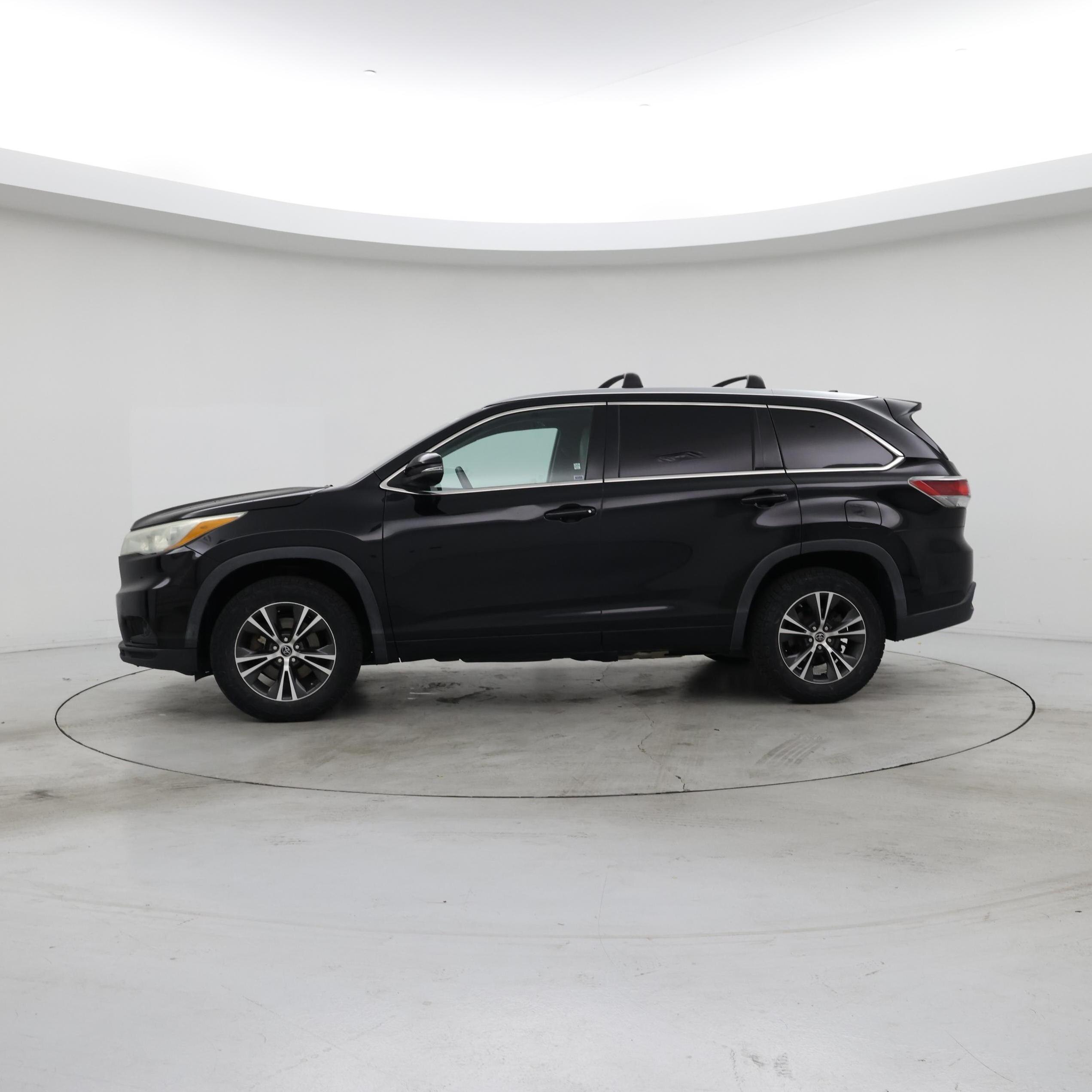 Thumbnail: 2016 Toyota Highlander - 3