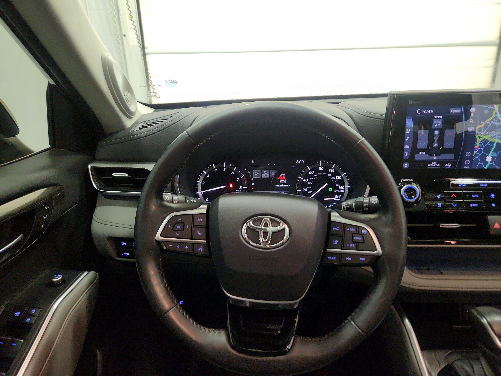 Thumbnail: 2021 Toyota Highlander - 10