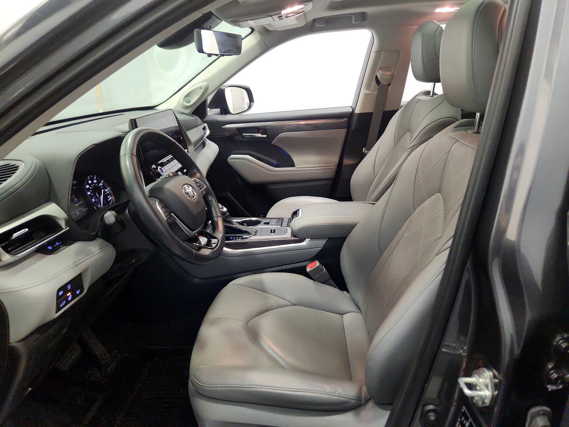 Thumbnail: 2021 Toyota Highlander - 11