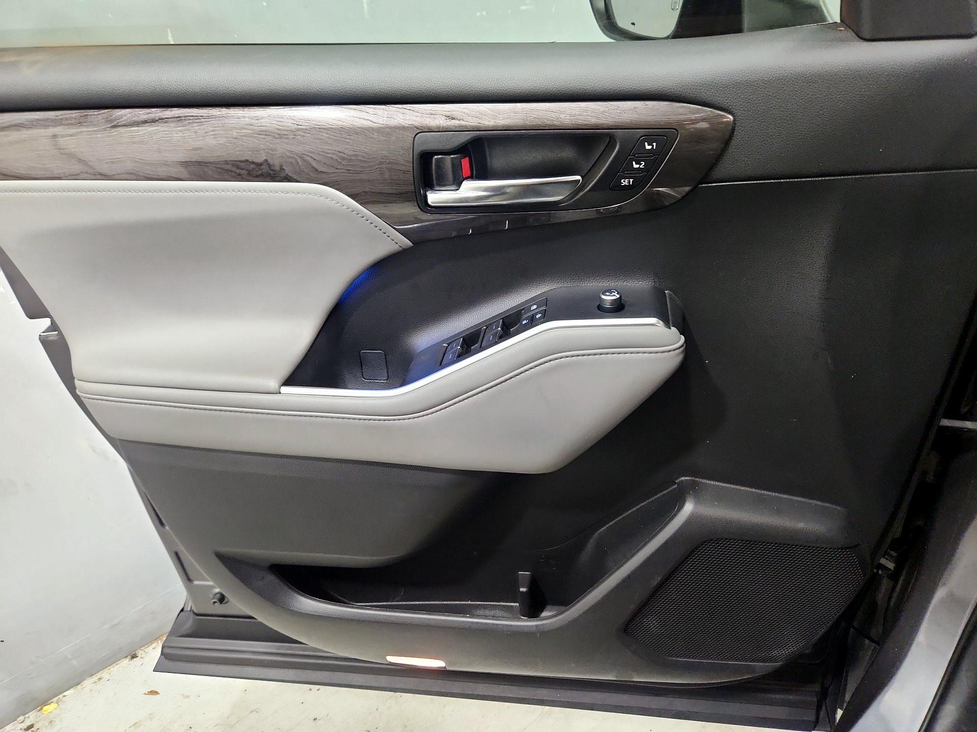 Thumbnail: 2021 Toyota Highlander - 12