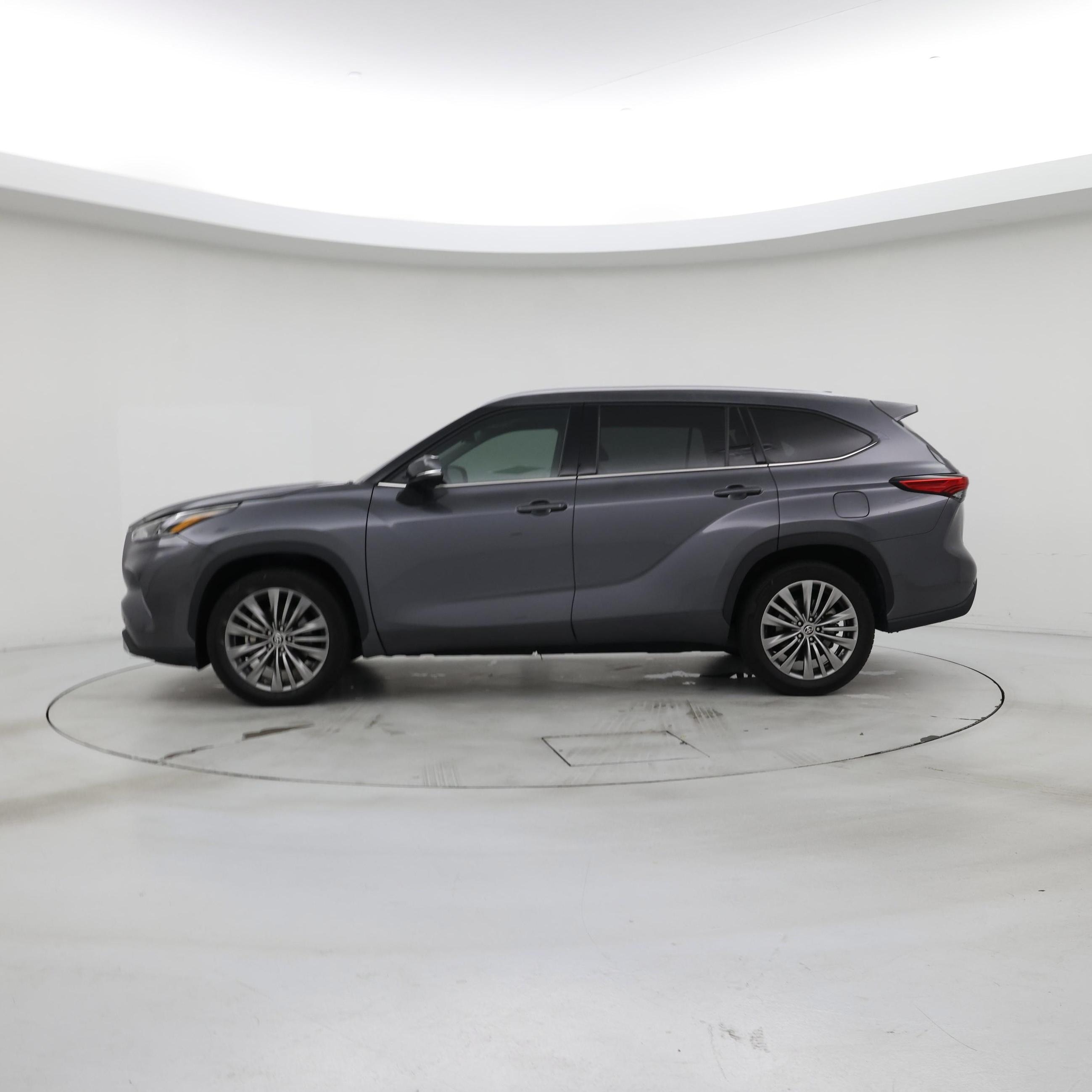Thumbnail: 2021 Toyota Highlander - 3