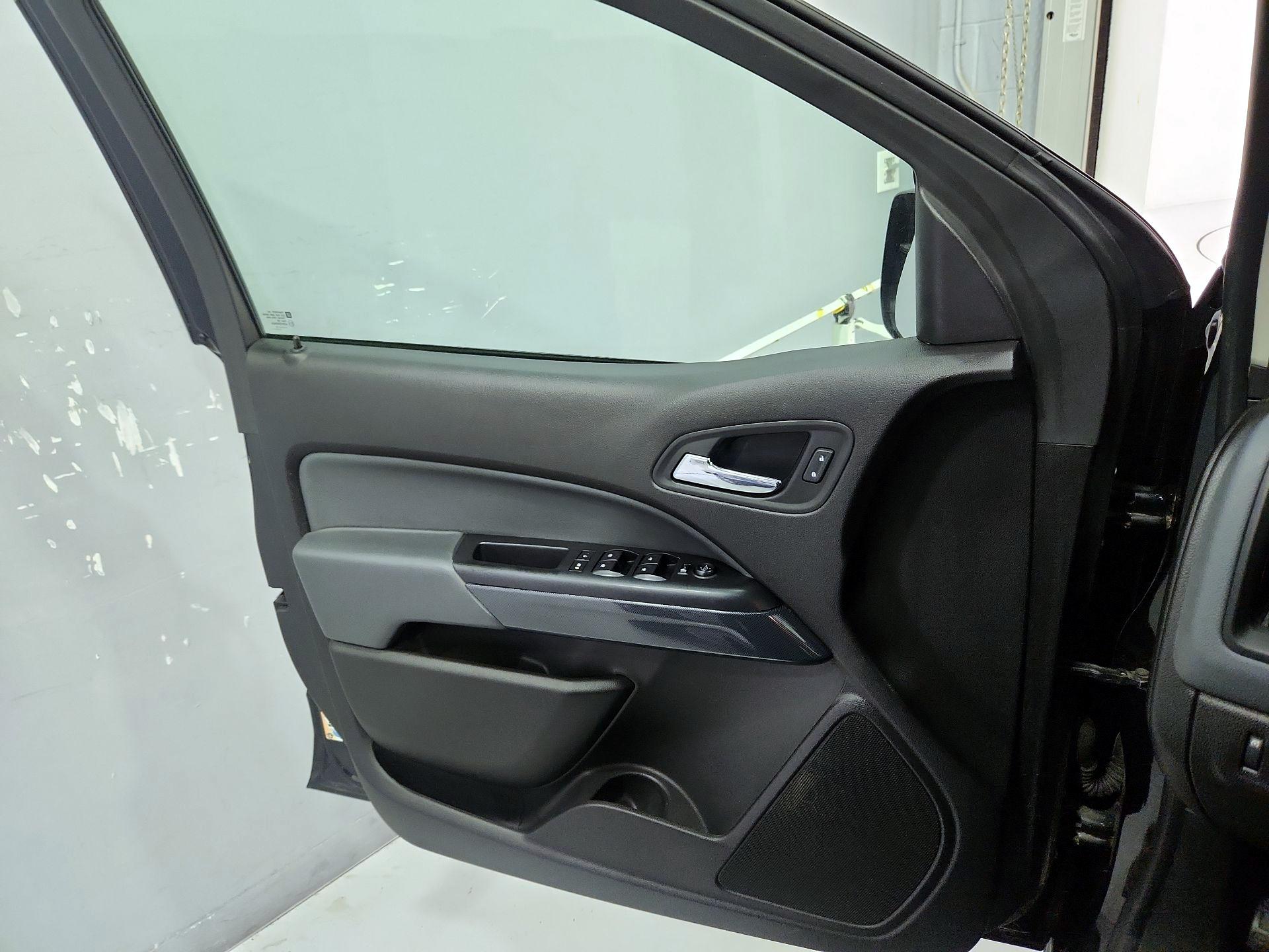 Thumbnail: 2017 Chevrolet Colorado - 12