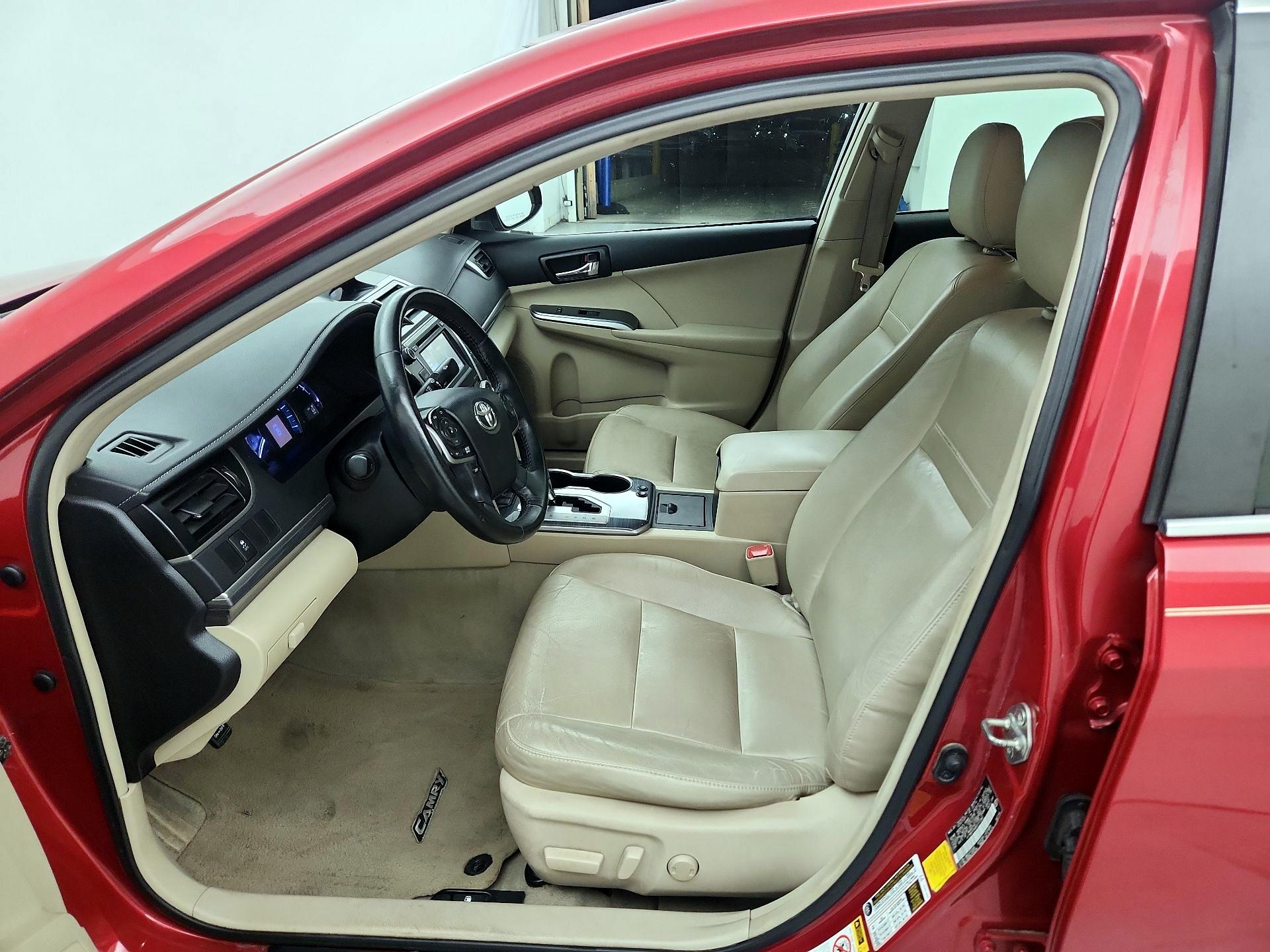 Thumbnail: 2014 Toyota Camry - 9