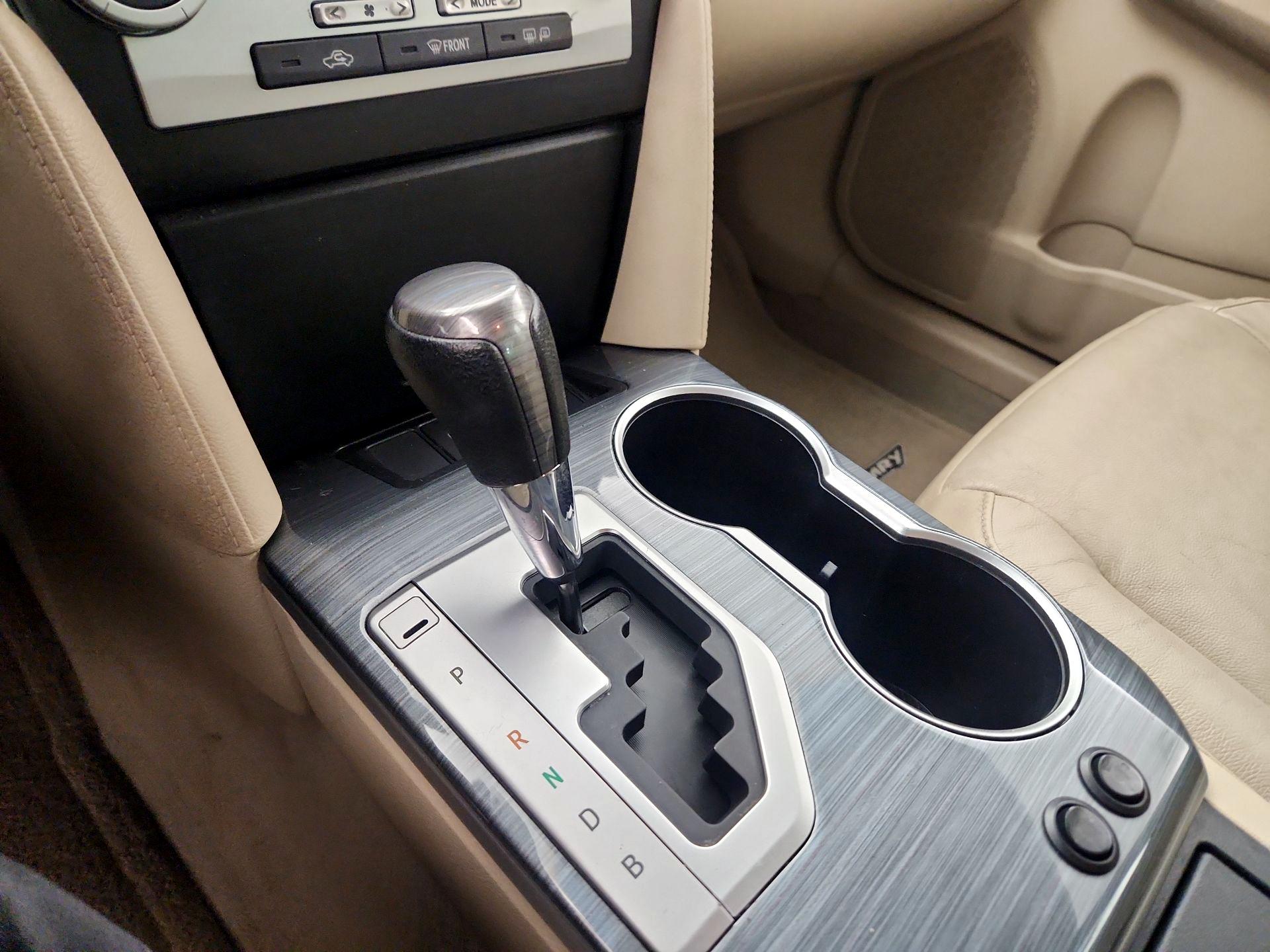 Thumbnail: 2014 Toyota Camry - 15