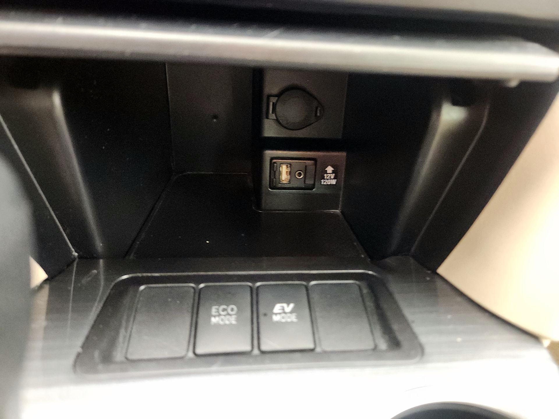 Thumbnail: 2014 Toyota Camry - 16