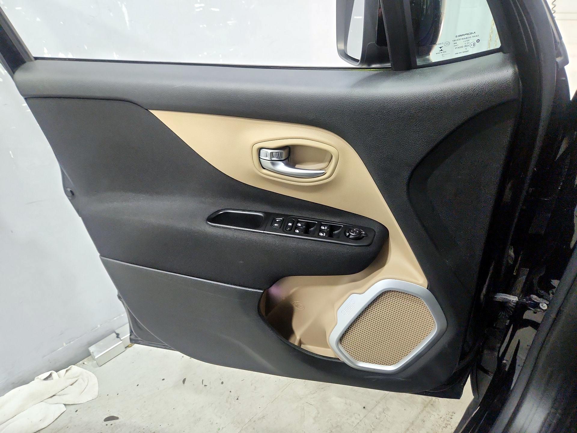 Thumbnail: 2015 Jeep Renegade - 12