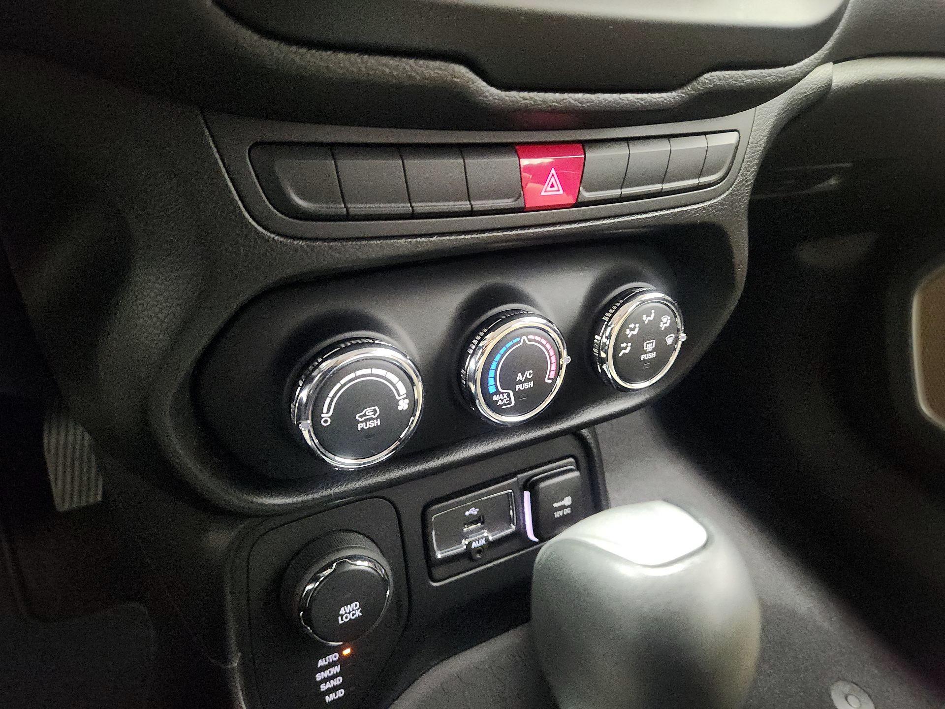 Thumbnail: 2015 Jeep Renegade - 16