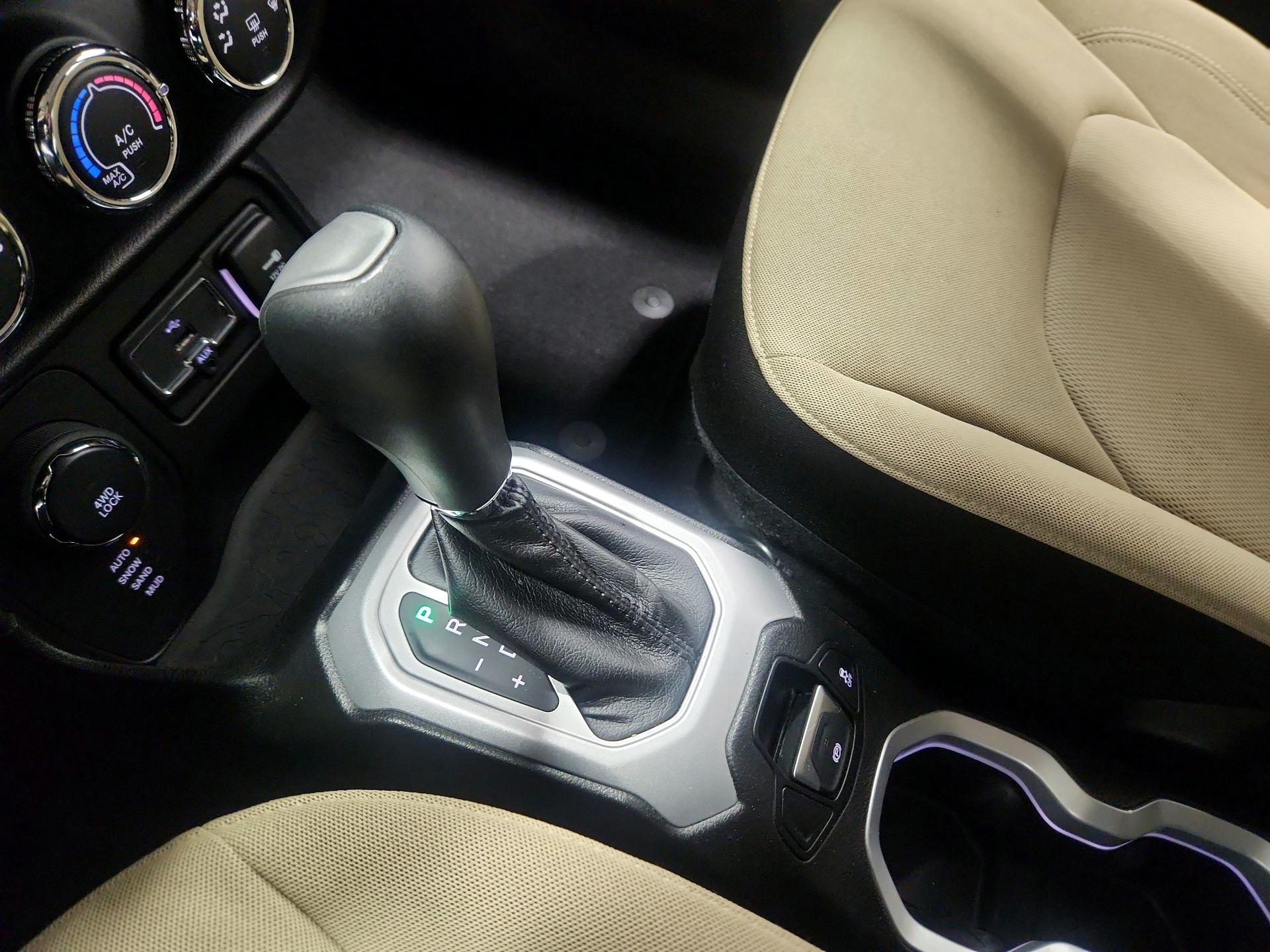 Thumbnail: 2015 Jeep Renegade - 17