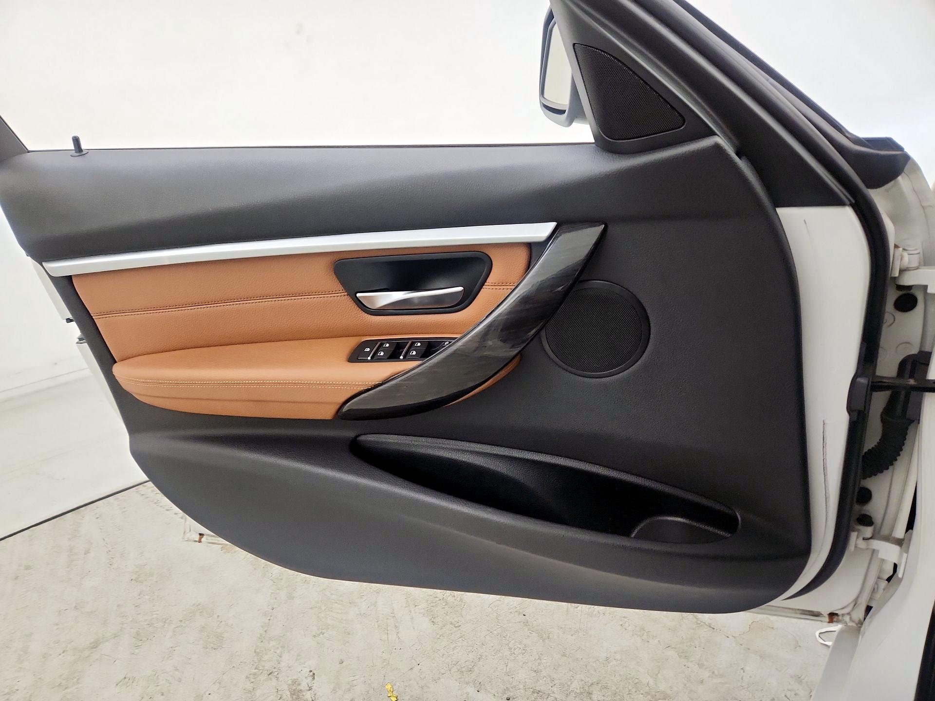 Thumbnail: 2016 BMW 3 Series - 12