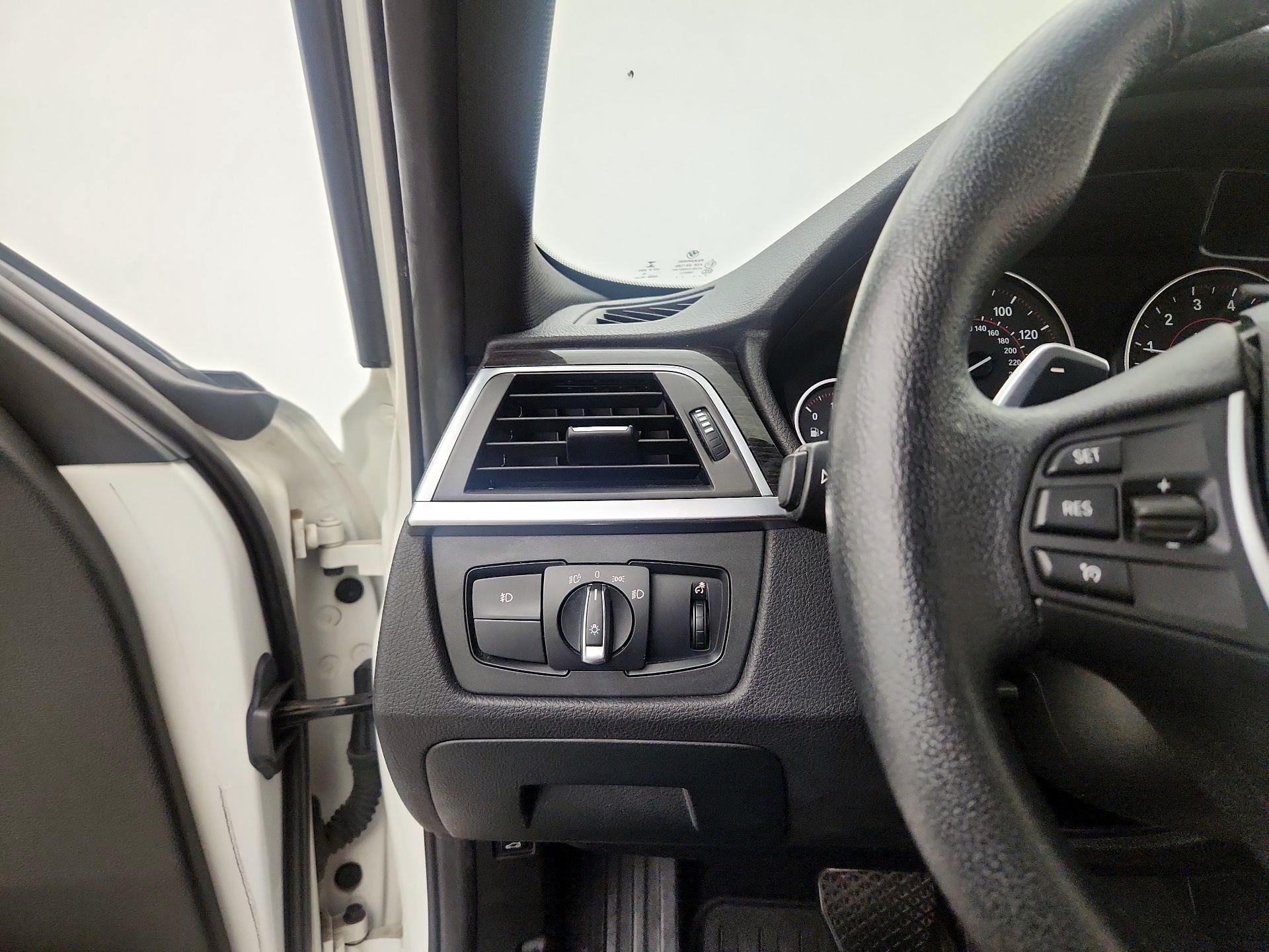 Thumbnail: 2016 BMW 3 Series - 13