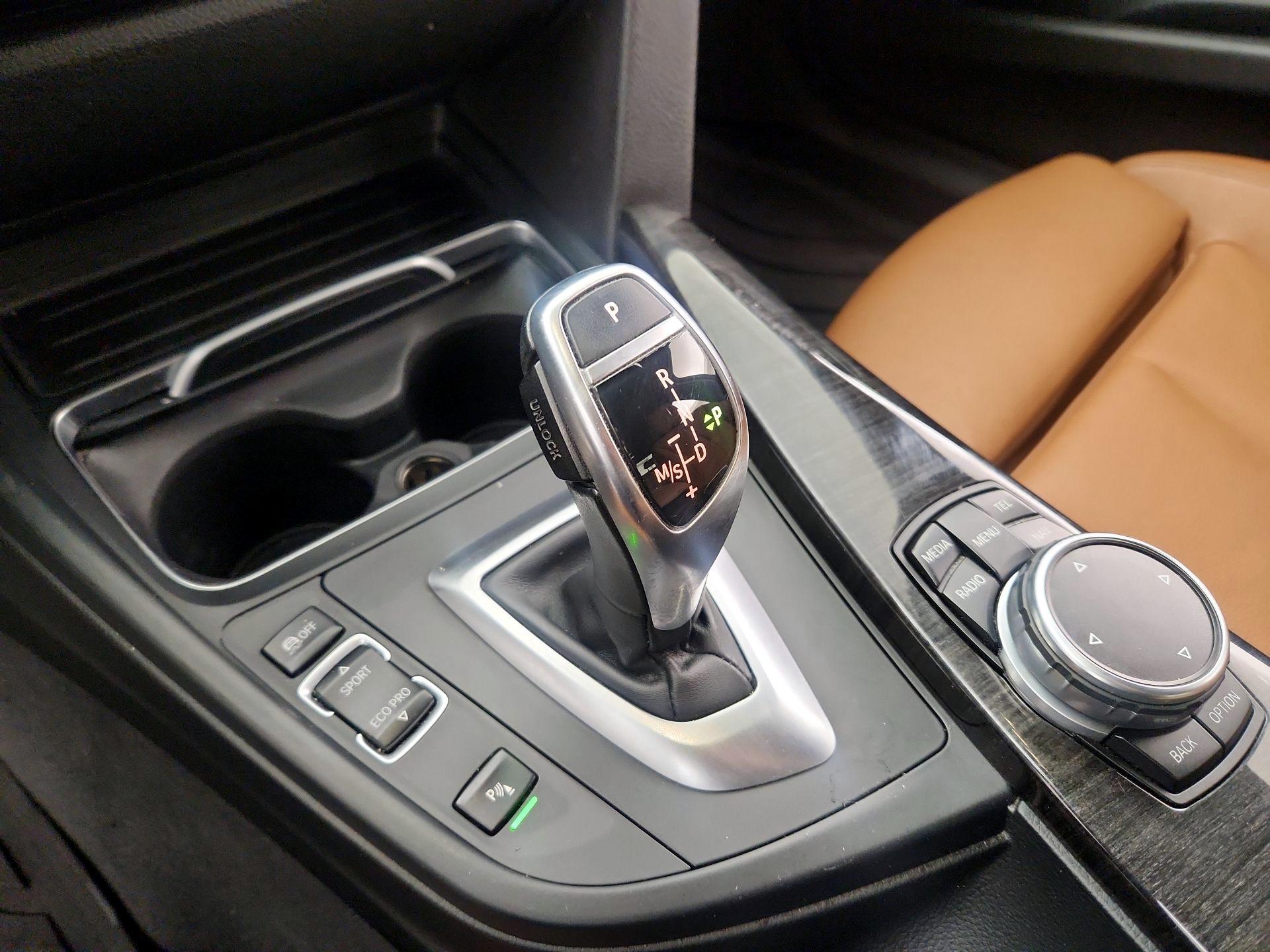 Thumbnail: 2016 BMW 3 Series - 18