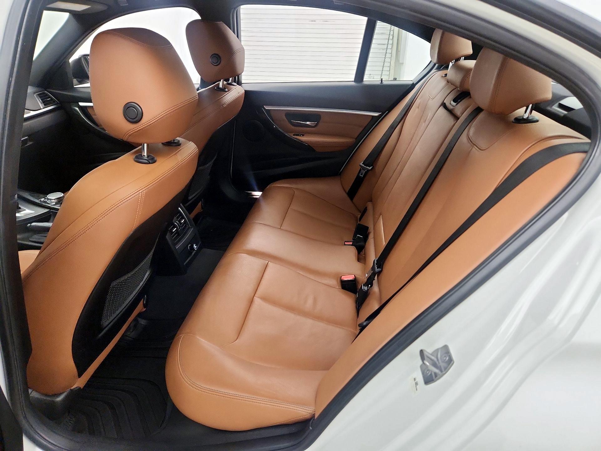 Thumbnail: 2016 BMW 3 Series - 20