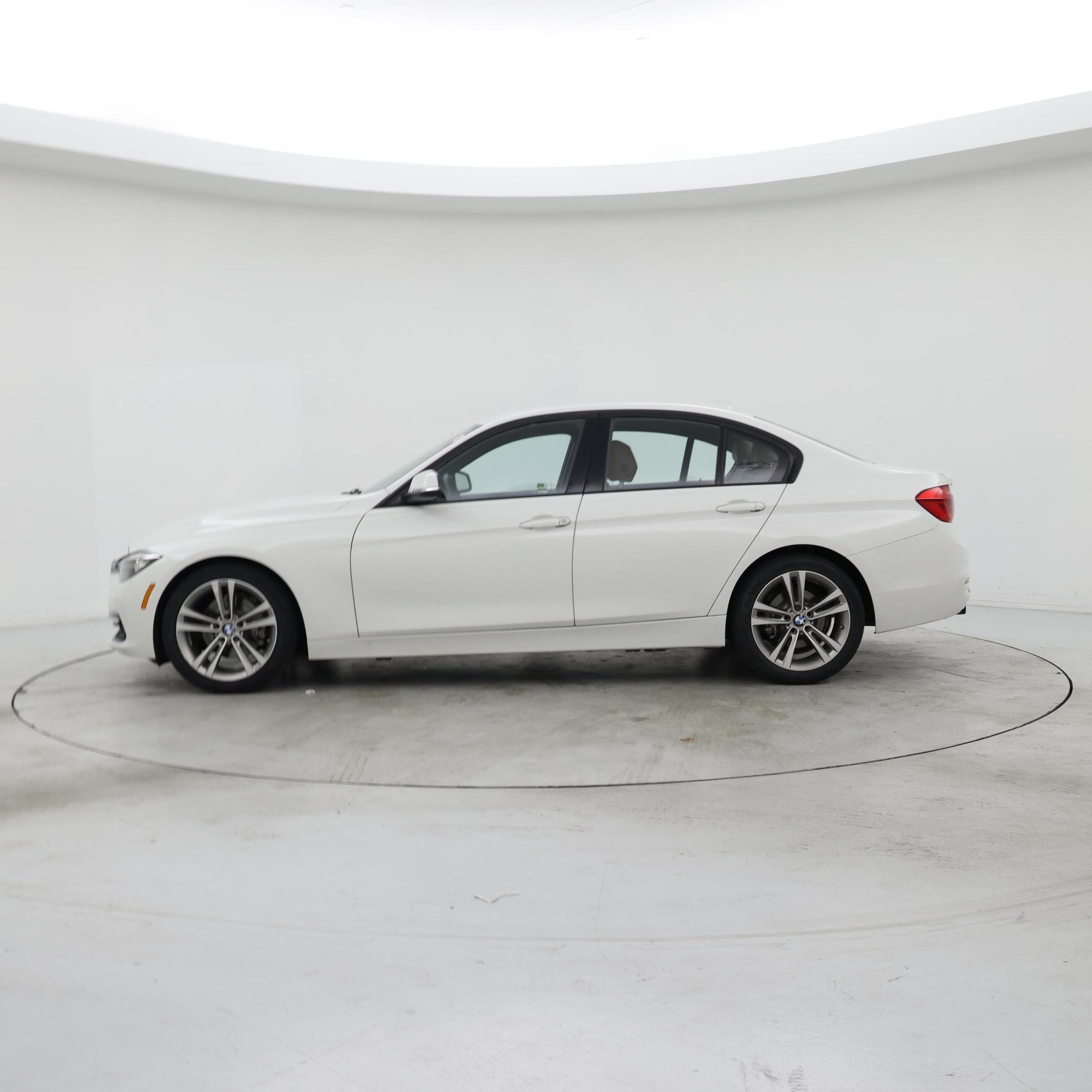 Thumbnail: 2016 BMW 3 Series - 3