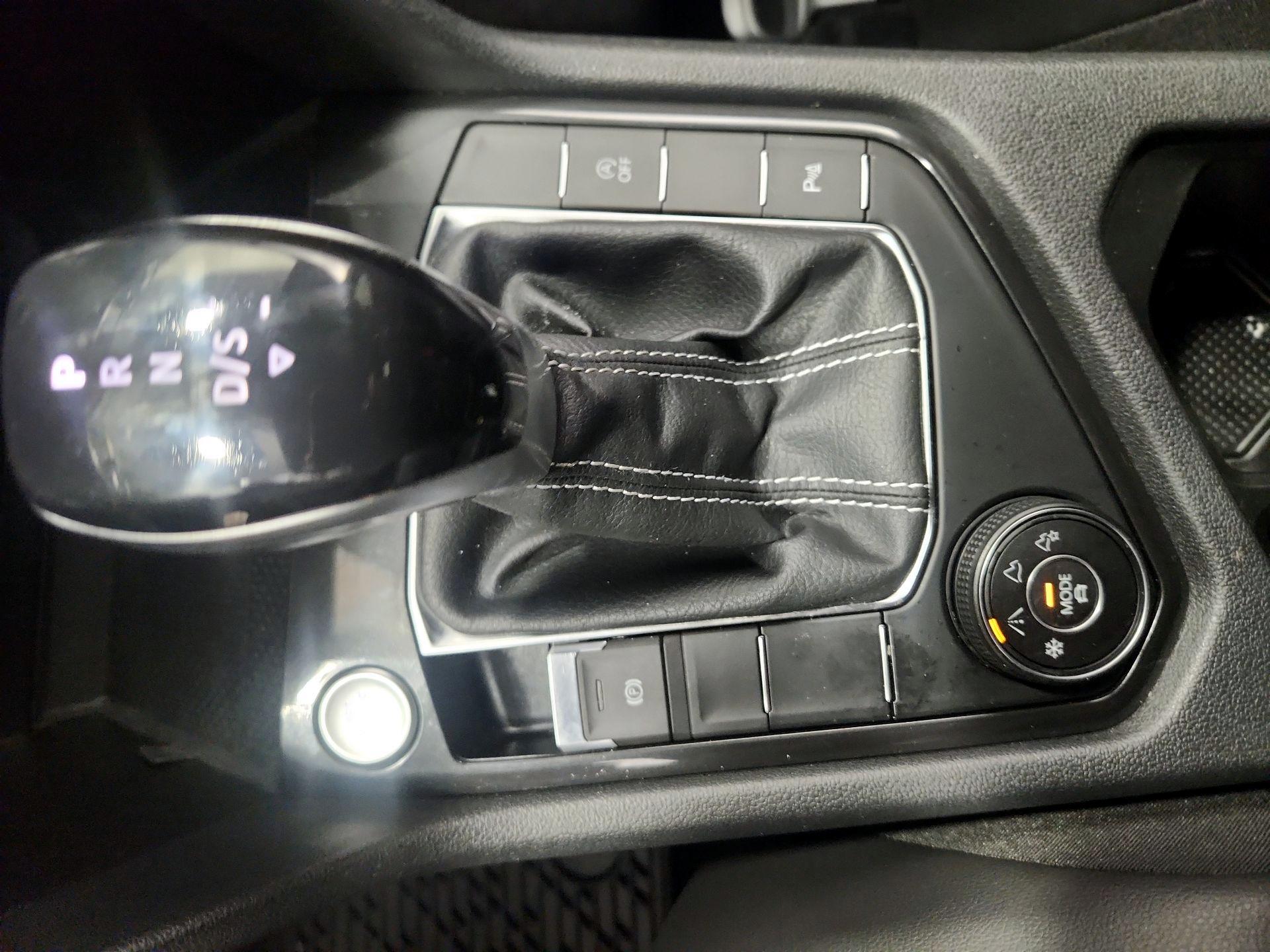 Thumbnail: 2022 Volkswagen Tiguan - 17