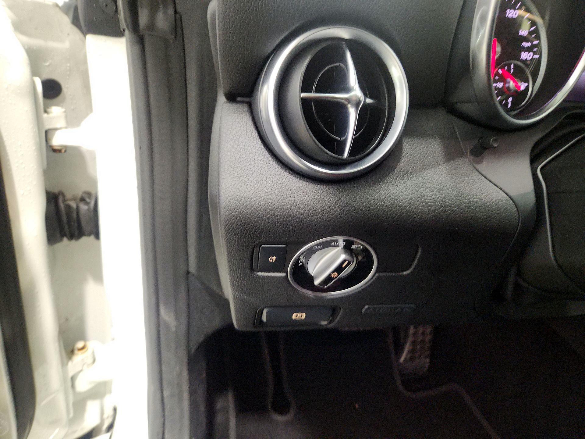 Thumbnail: 2017 Mercedes-Benz SLC - 13