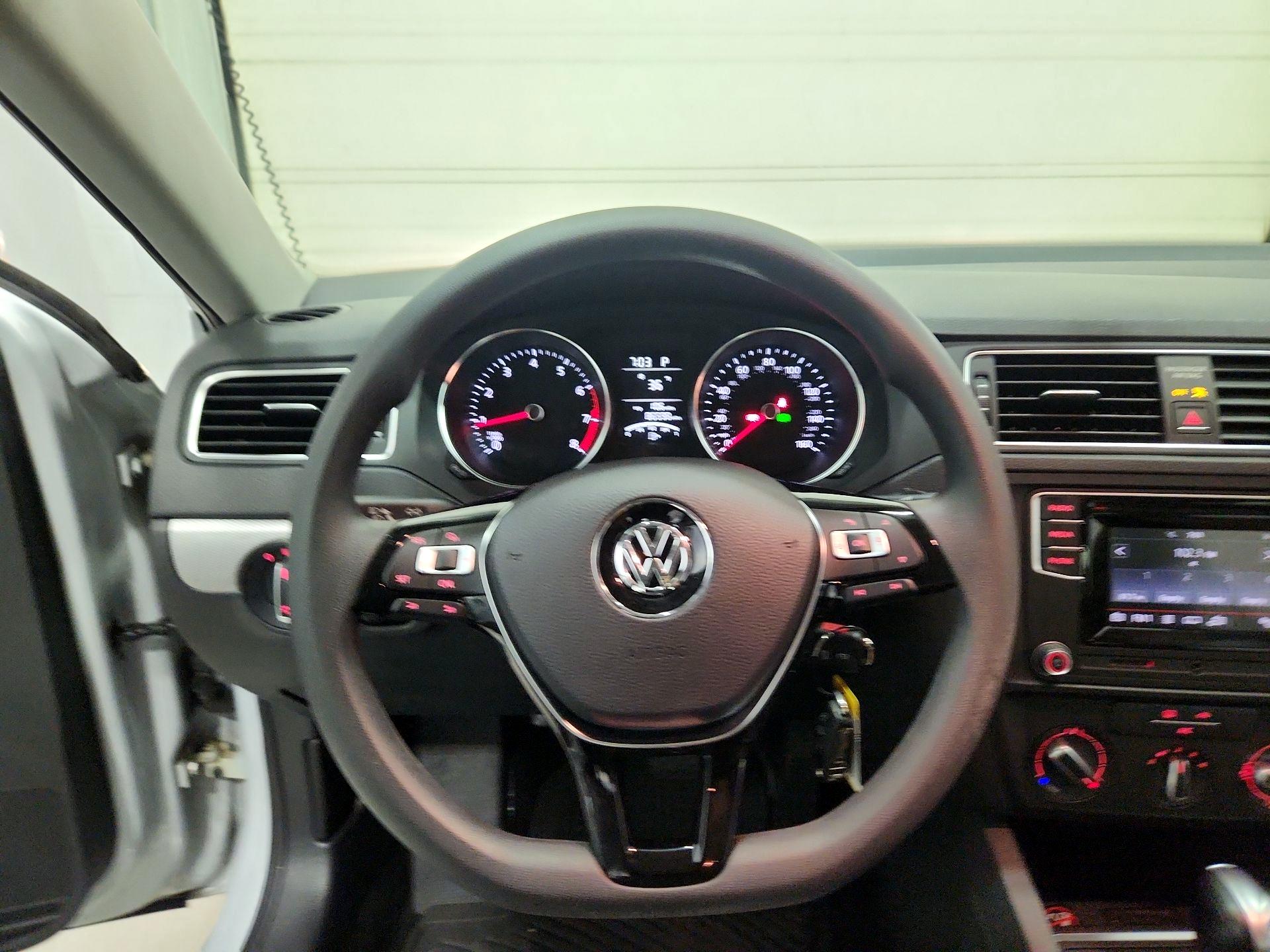 Thumbnail: 2017 Volkswagen Jetta - 10