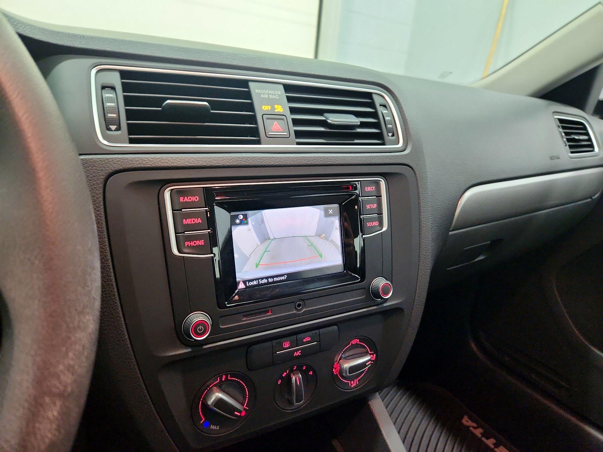 Thumbnail: 2017 Volkswagen Jetta - 14