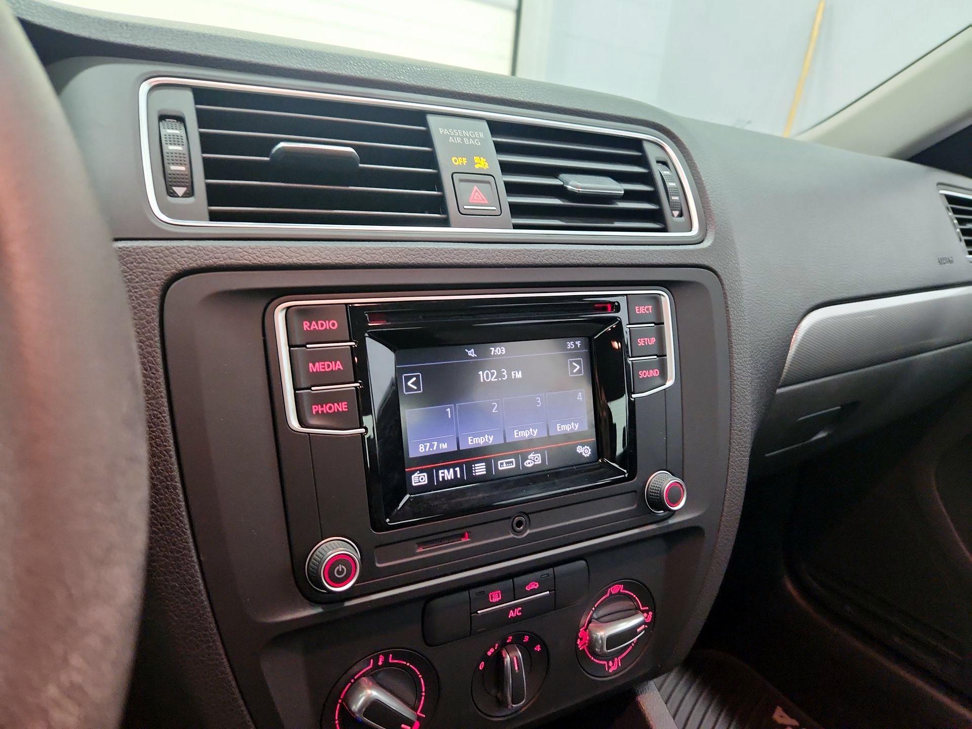 Thumbnail: 2017 Volkswagen Jetta - 15