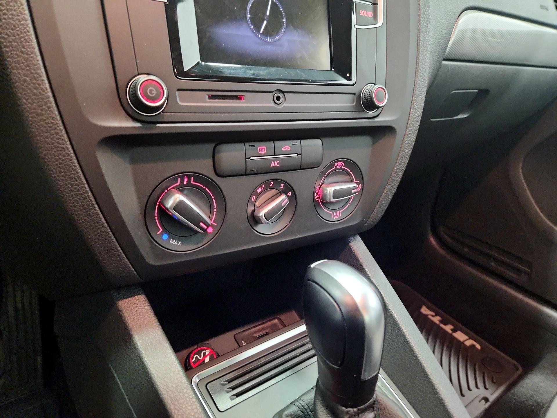 Thumbnail: 2017 Volkswagen Jetta - 16