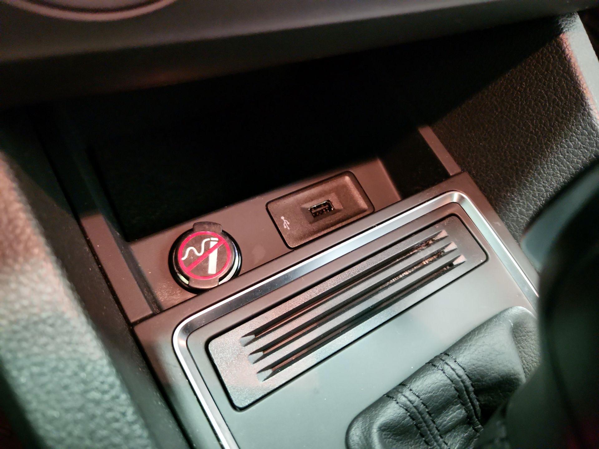 Thumbnail: 2017 Volkswagen Jetta - 18