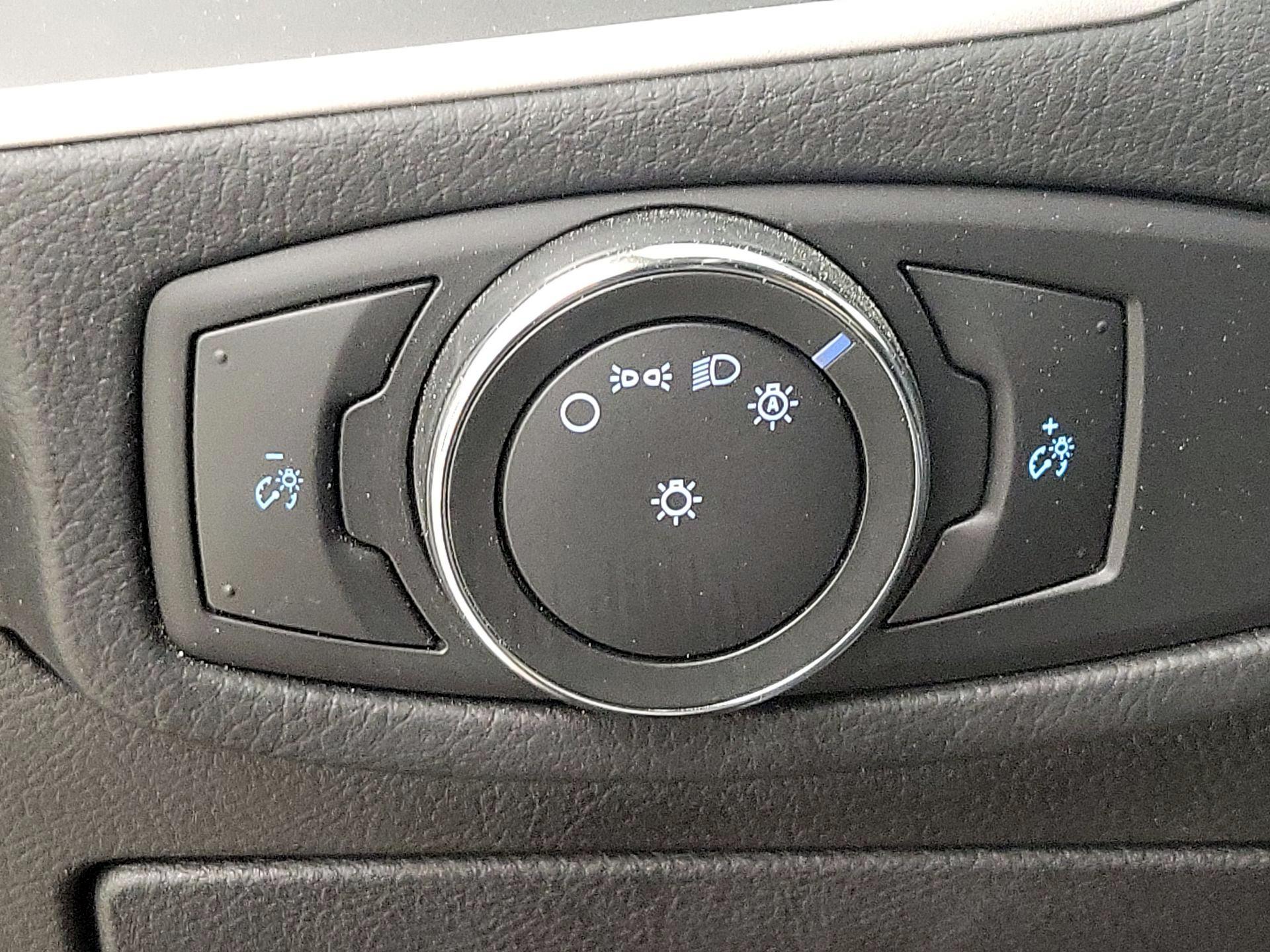 Thumbnail: 2015 Ford Edge - 13