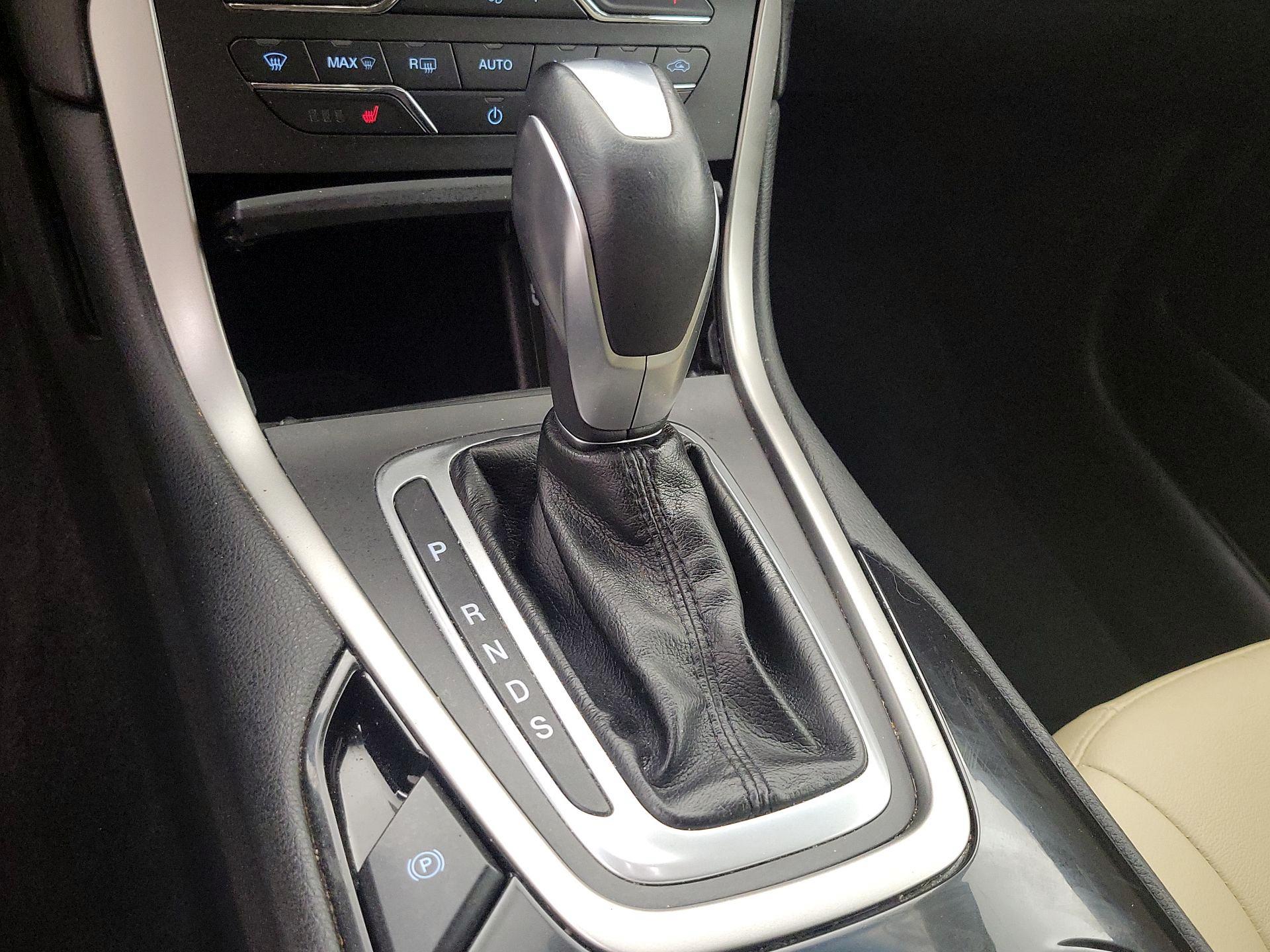 Thumbnail: 2015 Ford Edge - 17