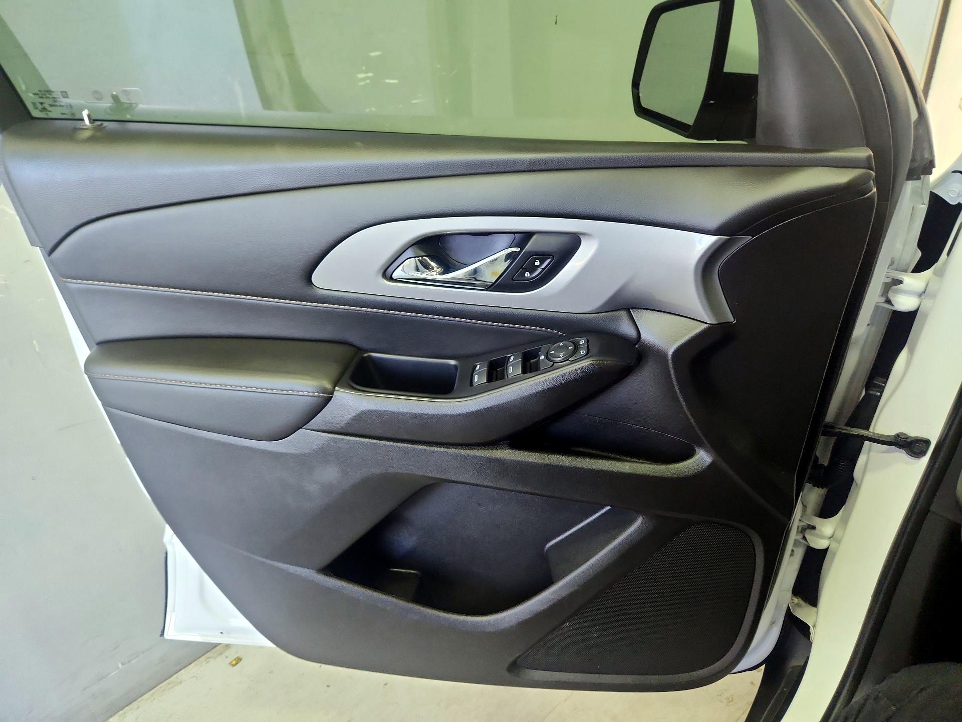 Thumbnail: 2021 Chevrolet Traverse - 12