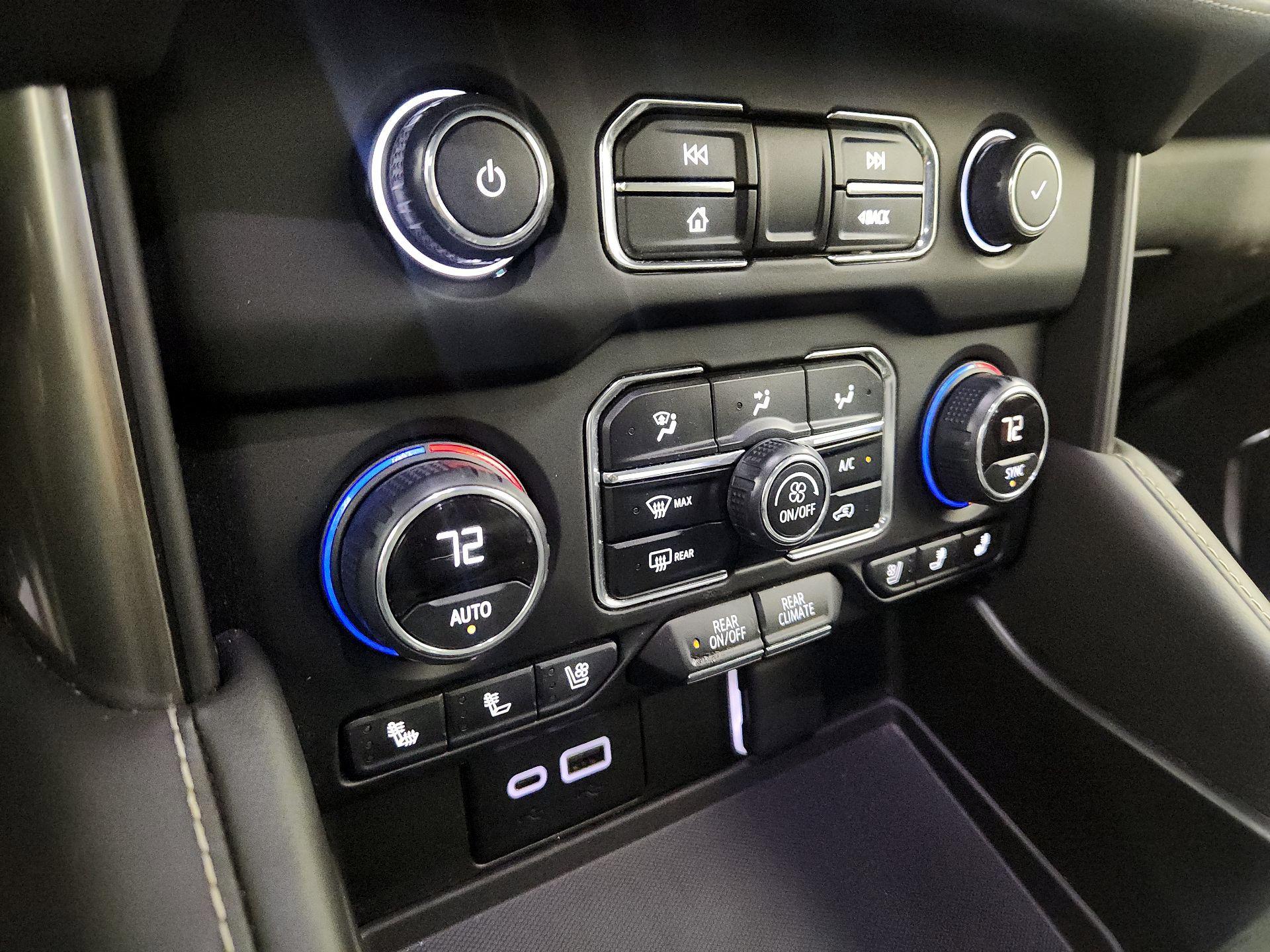 Thumbnail: 2024 Chevrolet Suburban - 17