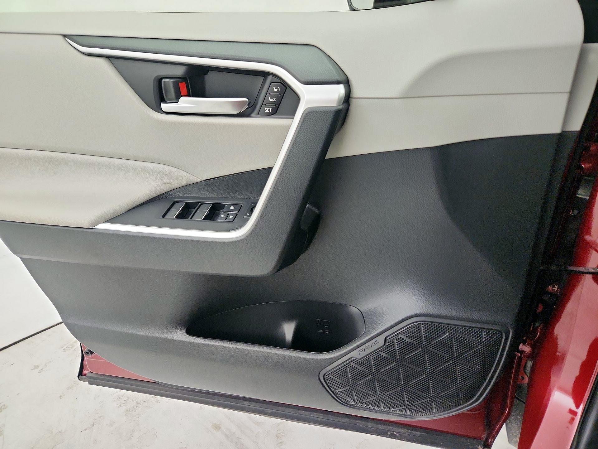 Thumbnail: 2025 Toyota RAV4 - 12