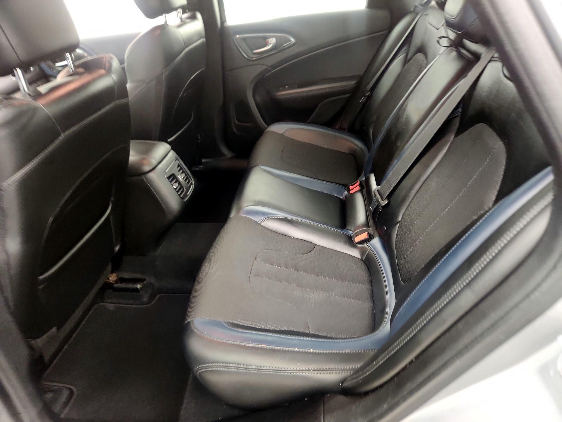 Thumbnail: 2015 Chrysler 200 - 17