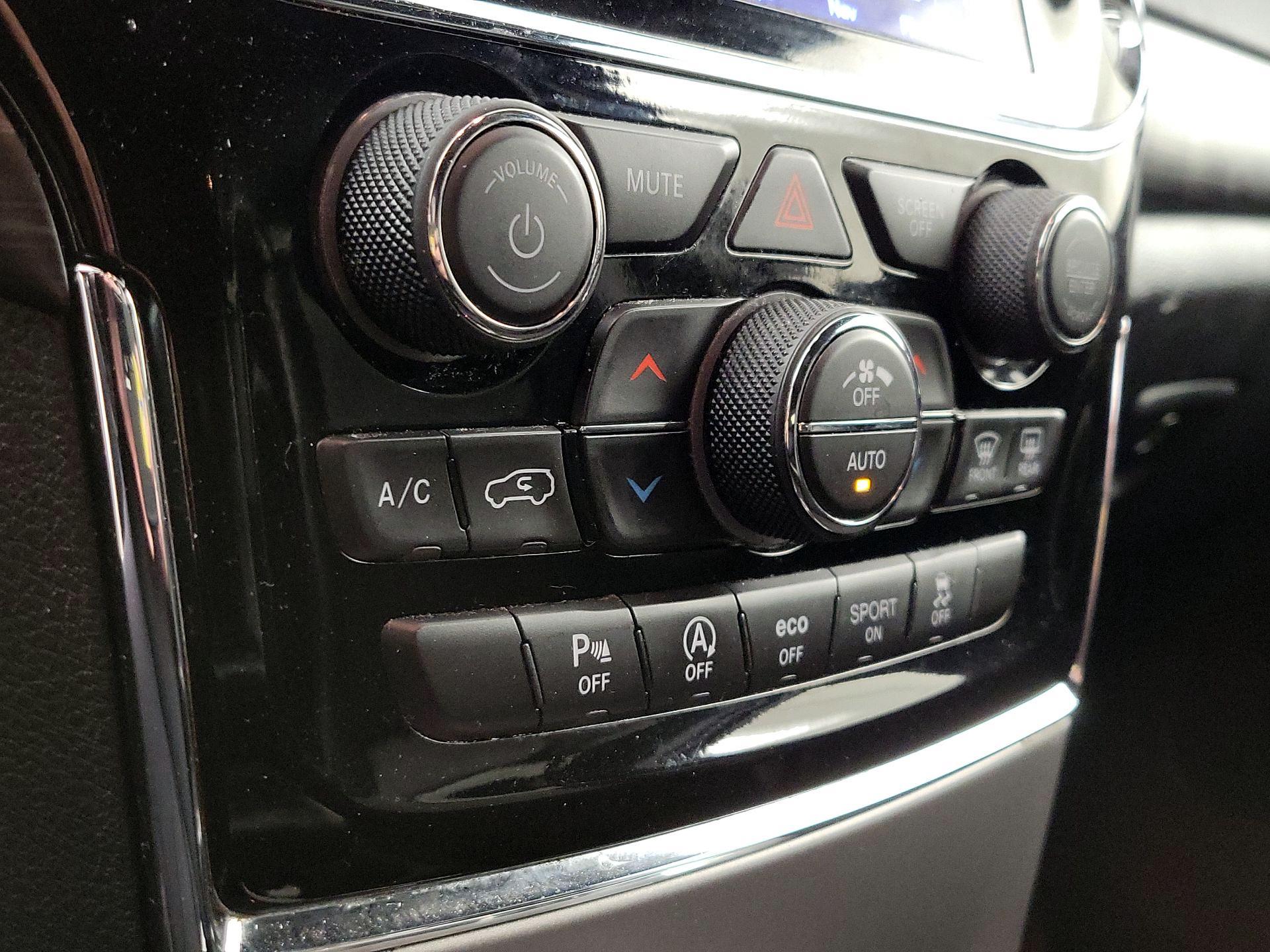 Thumbnail: 2020 Jeep Grand Cherokee - 17