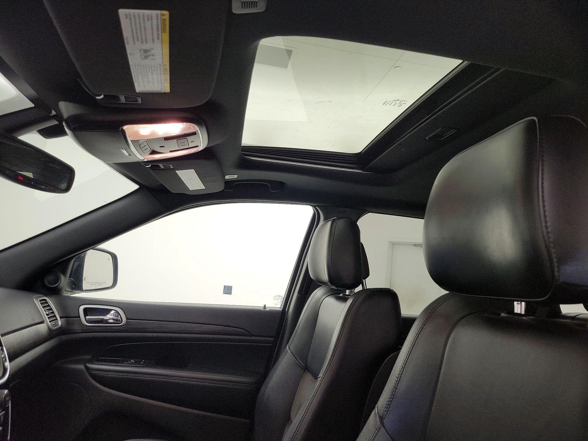 Thumbnail: 2020 Jeep Grand Cherokee - 20