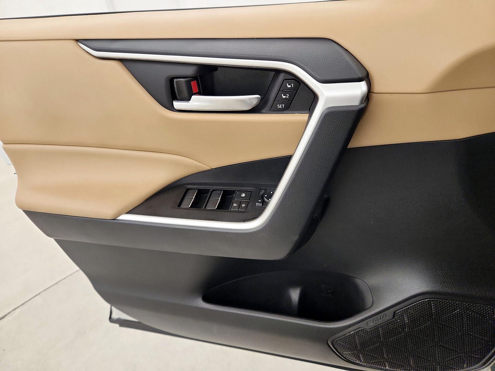 Thumbnail: 2021 Toyota RAV4 - 12