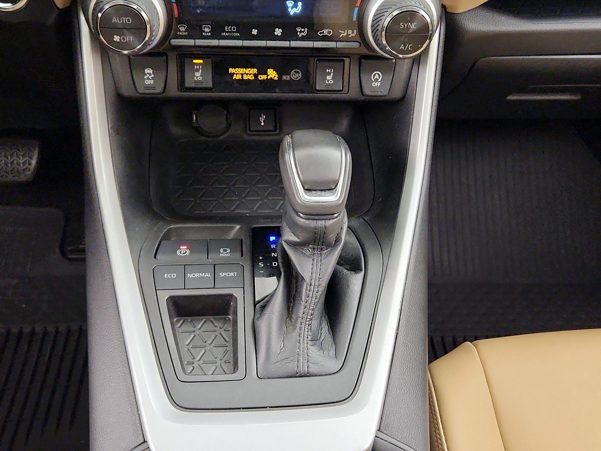 Thumbnail: 2021 Toyota RAV4 - 17