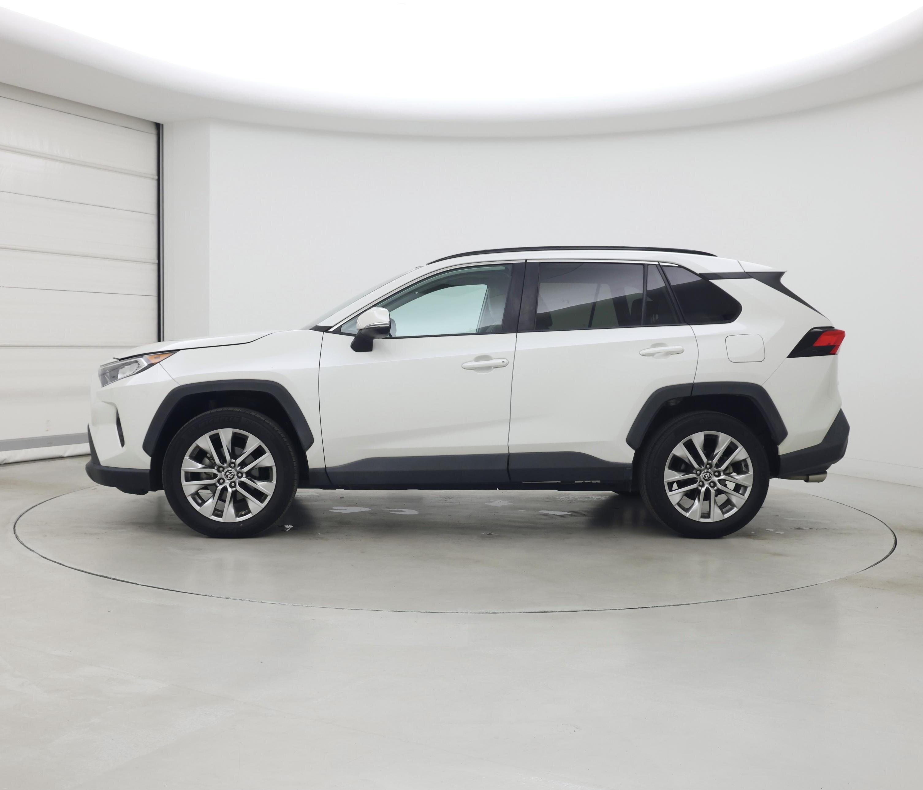 Thumbnail: 2021 Toyota RAV4 - 3