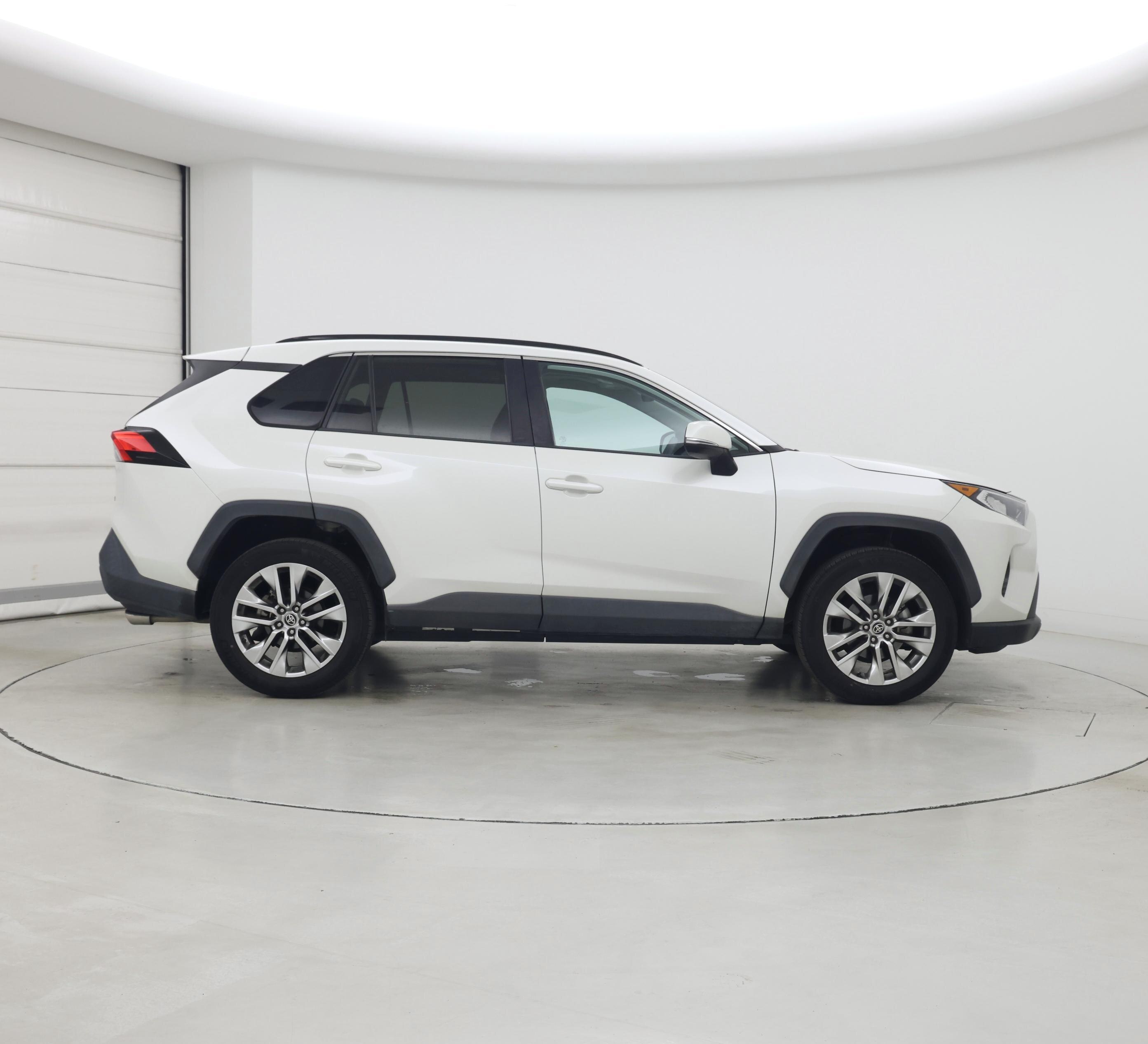 Thumbnail: 2021 Toyota RAV4 - 7