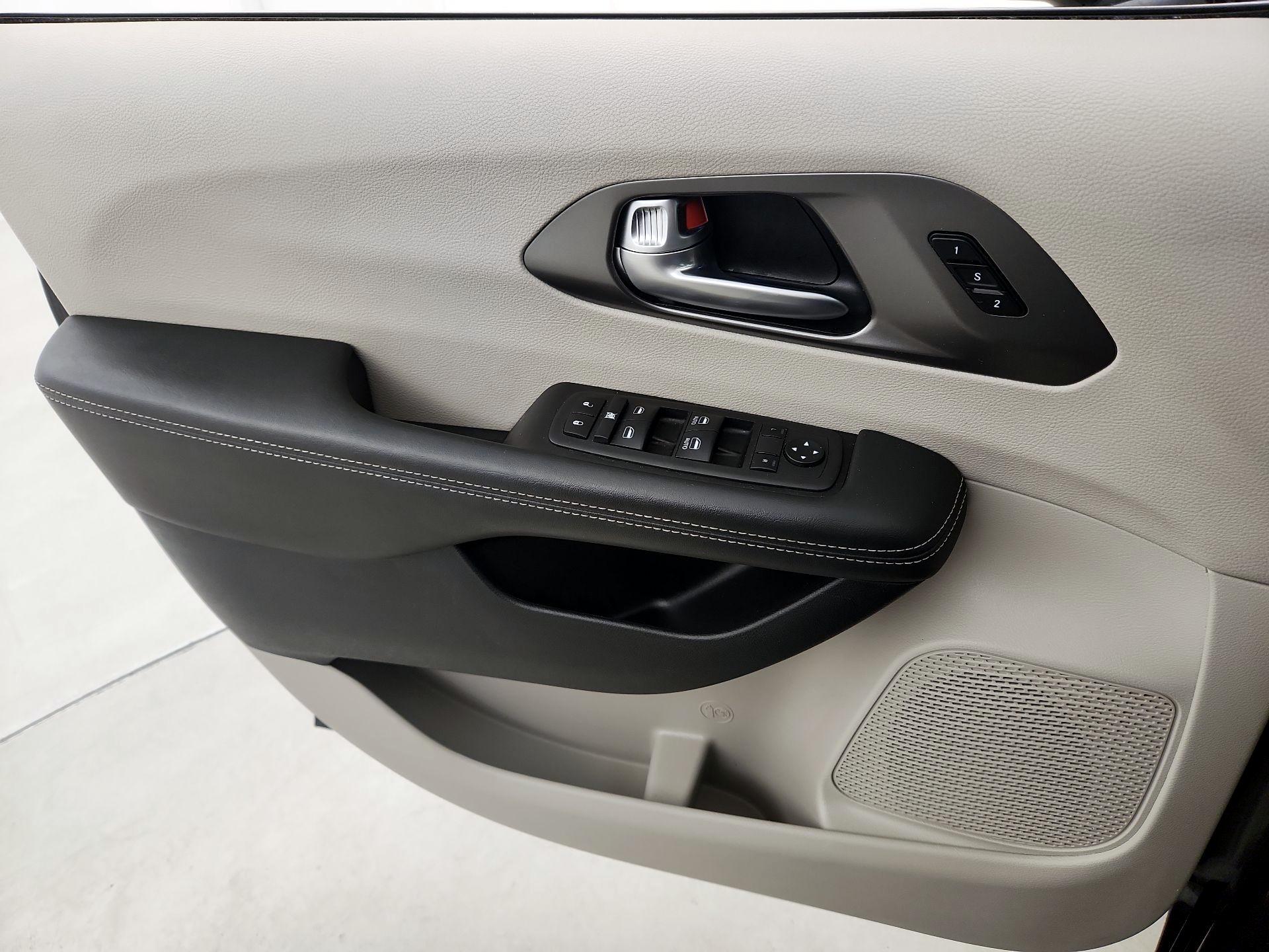 Thumbnail: 2024 Chrysler Pacifica - 12