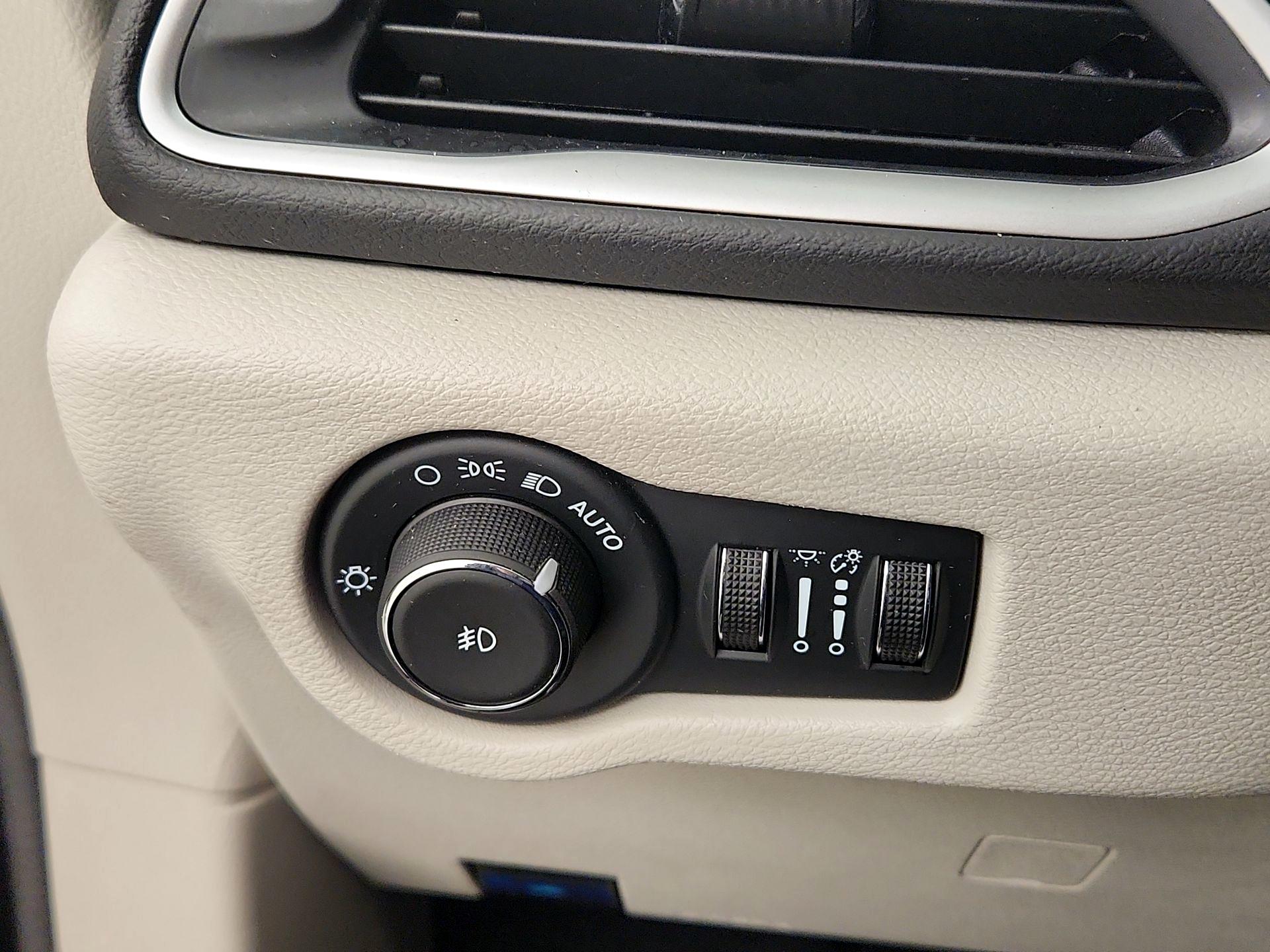 Thumbnail: 2024 Chrysler Pacifica - 13