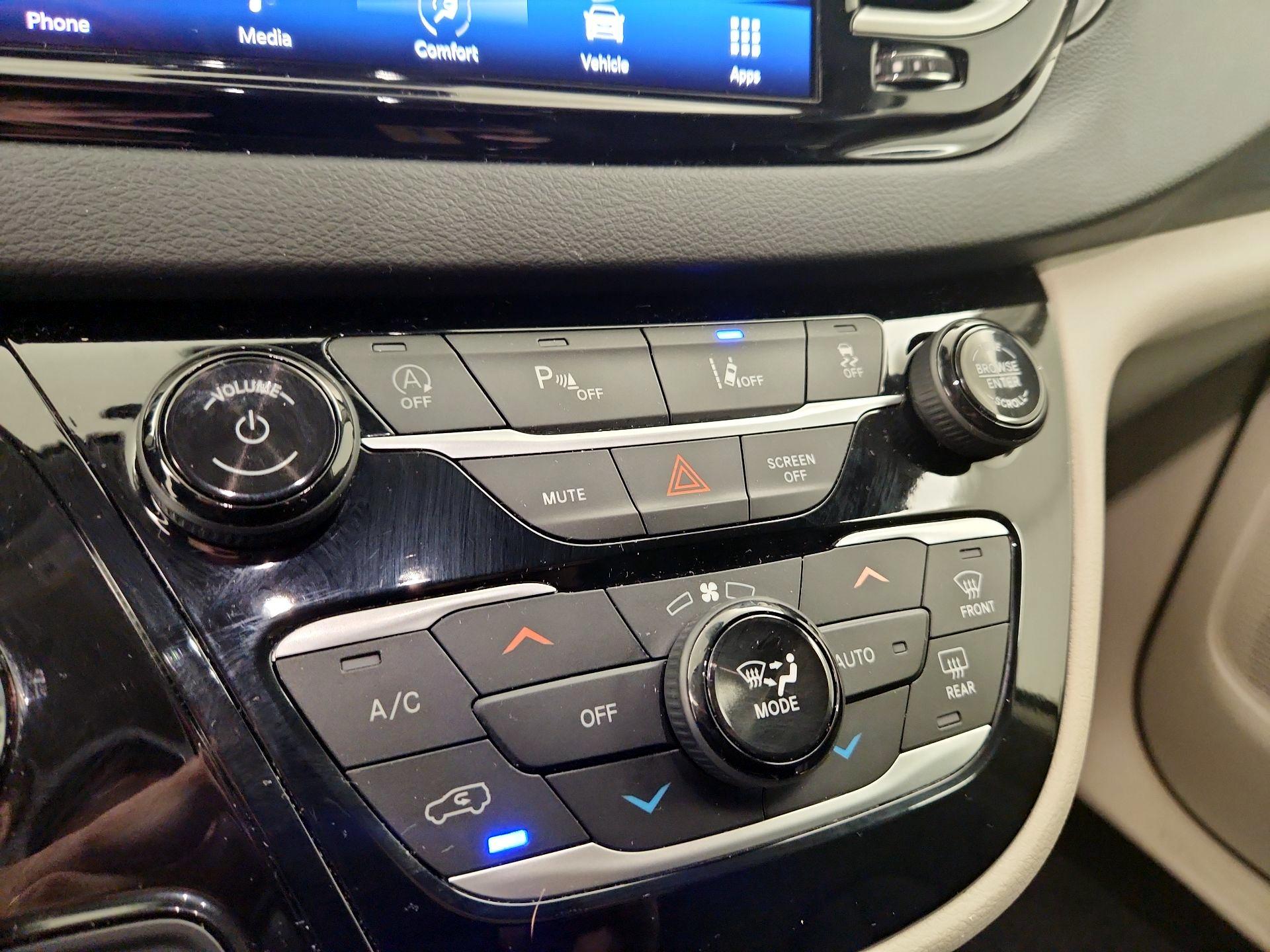 Thumbnail: 2024 Chrysler Pacifica - 16