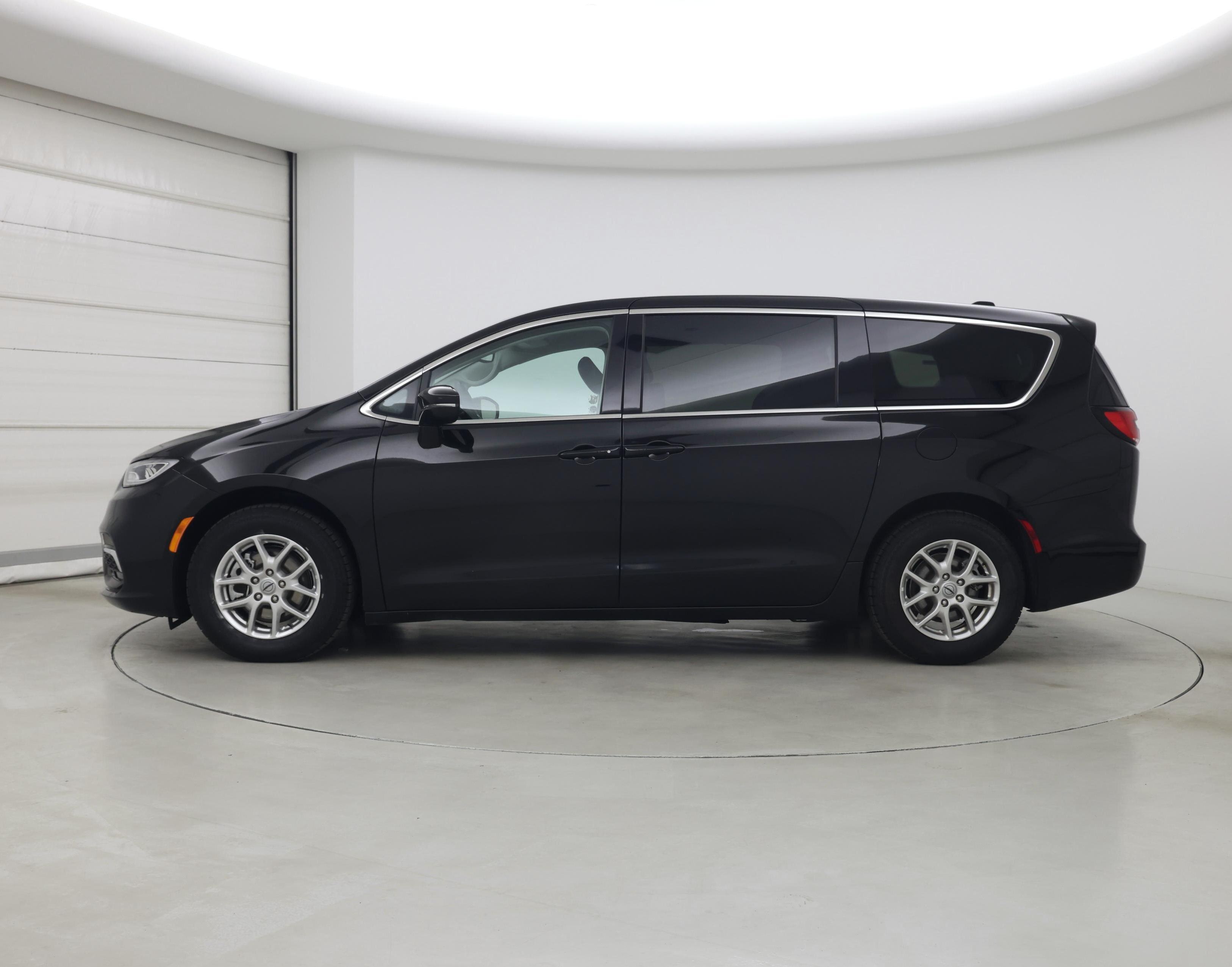 Thumbnail: 2024 Chrysler Pacifica - 3