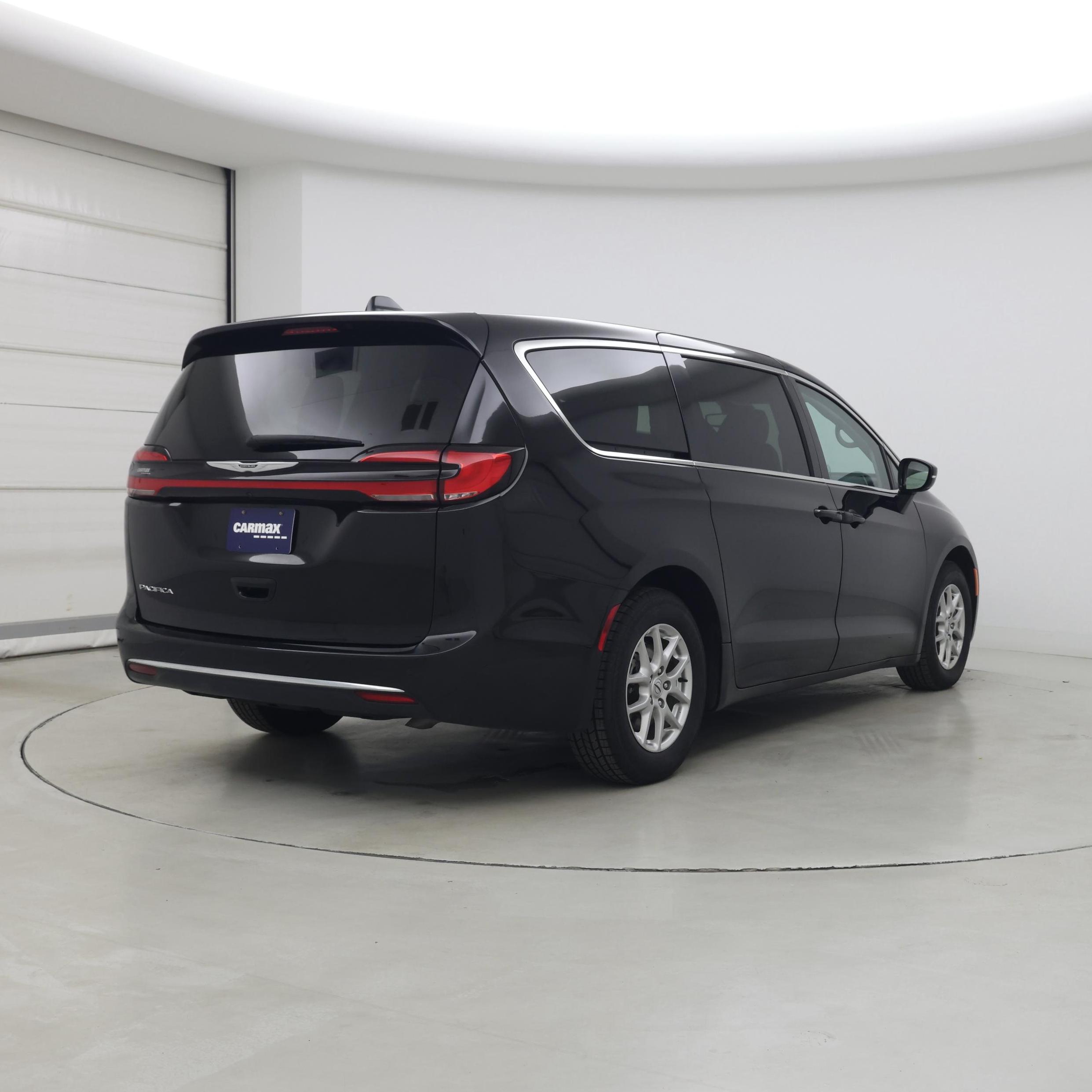 Thumbnail: 2024 Chrysler Pacifica - 8