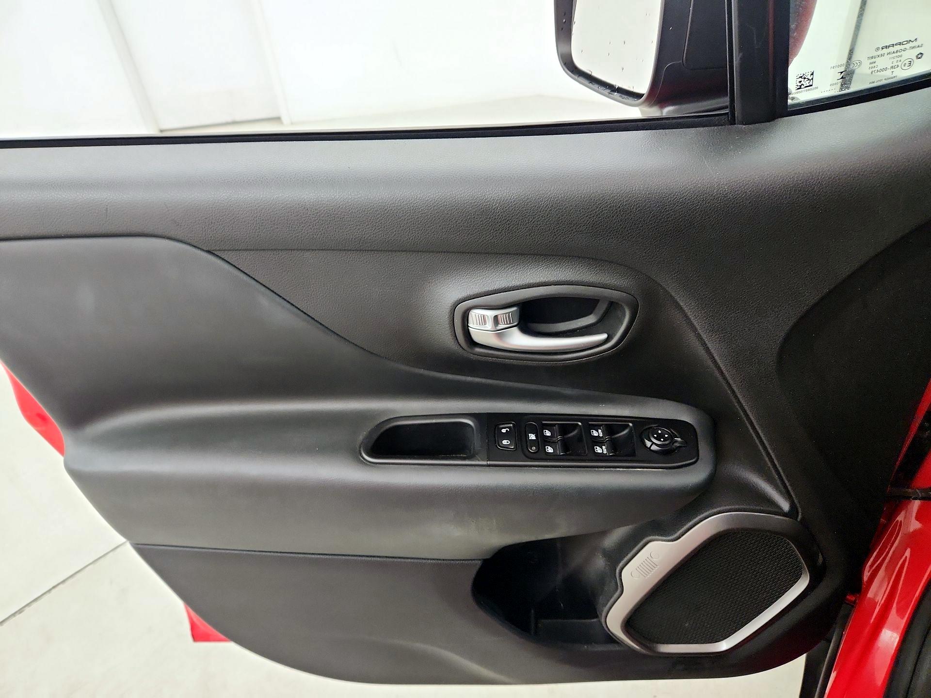 Thumbnail: 2022 Jeep Renegade - 12