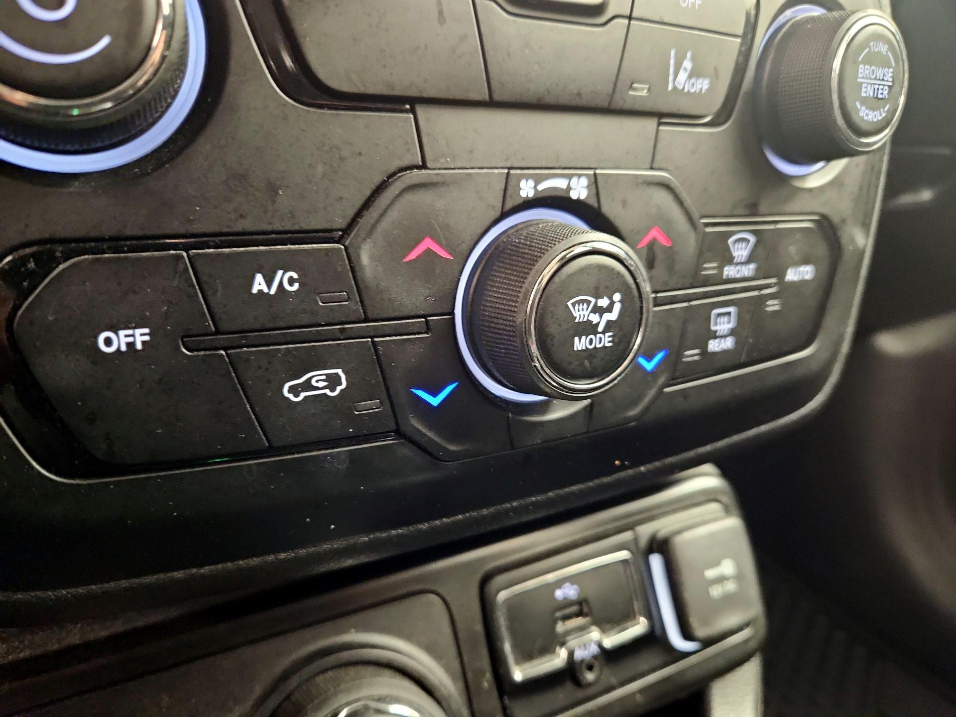 Thumbnail: 2022 Jeep Renegade - 17