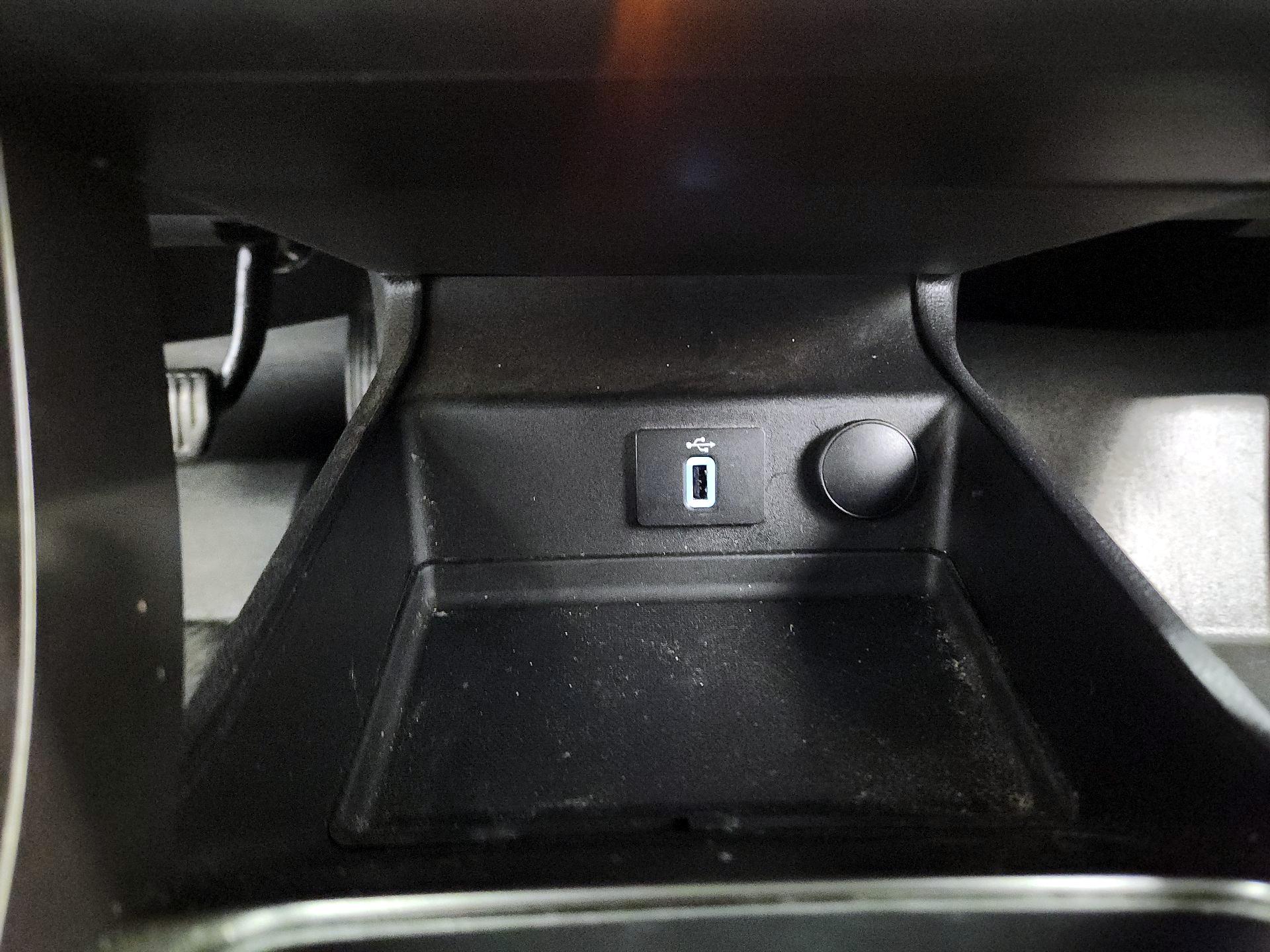 Thumbnail: 2017 Ford Fusion - 18