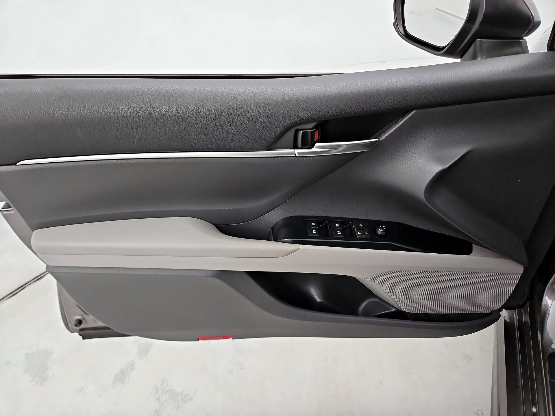 Thumbnail: 2020 Toyota Camry - 12