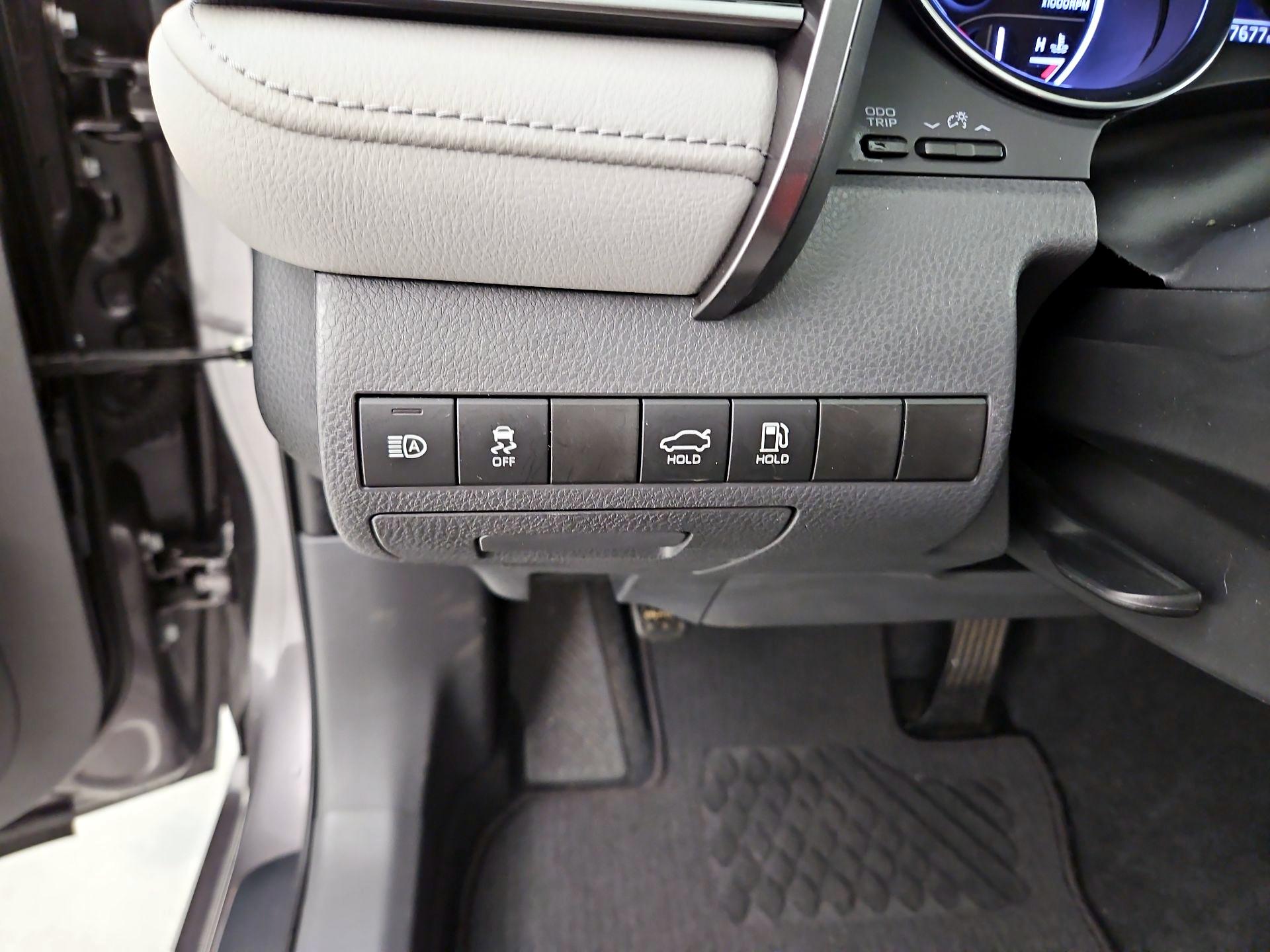 Thumbnail: 2020 Toyota Camry - 13