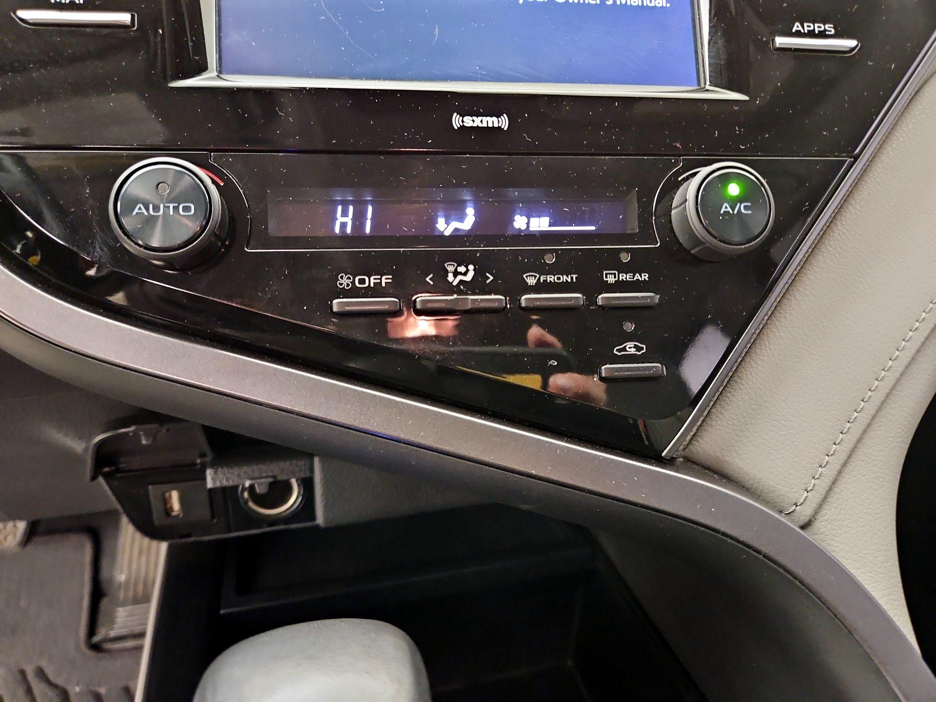 Thumbnail: 2020 Toyota Camry - 16